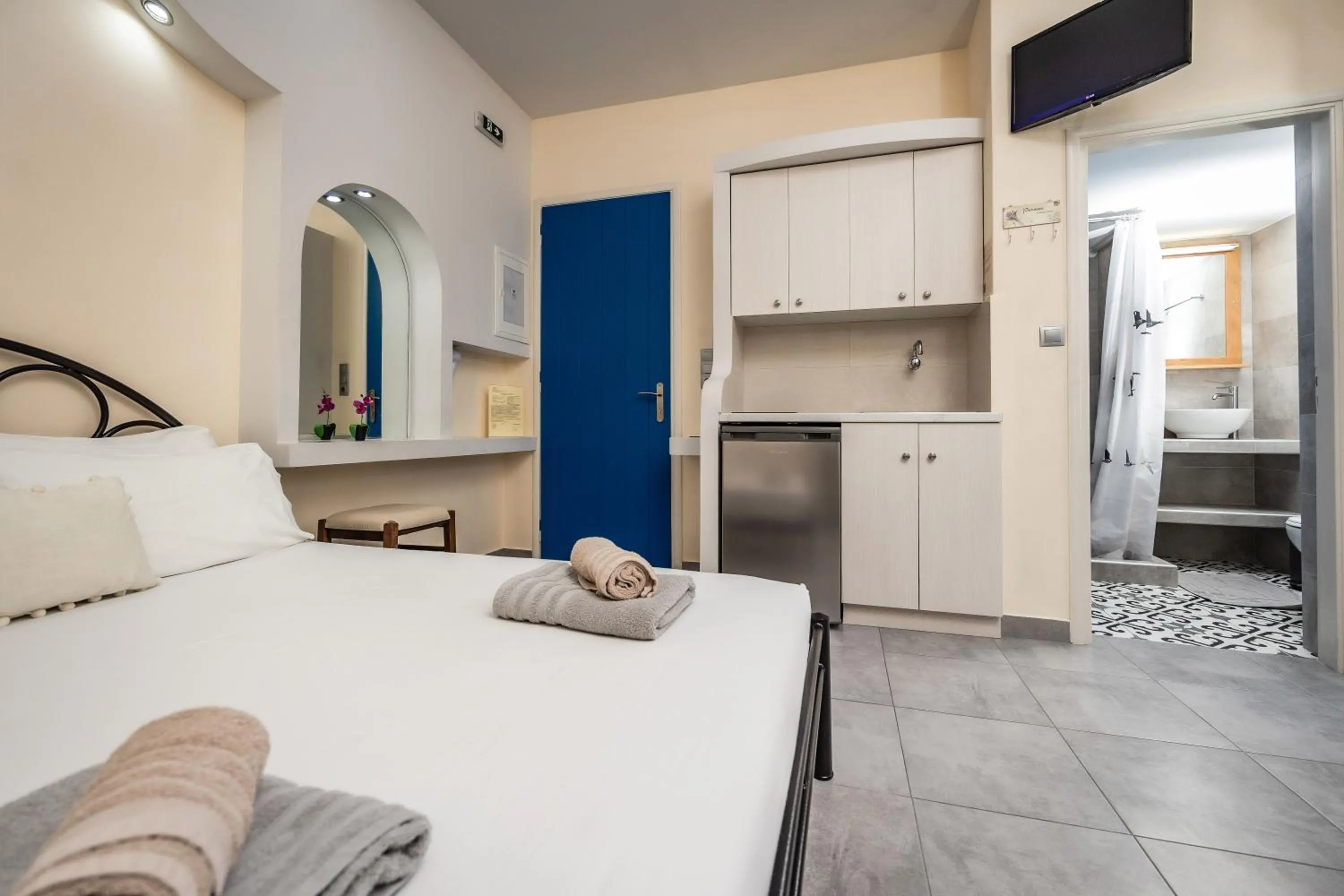Bed in Lefkes Studios
