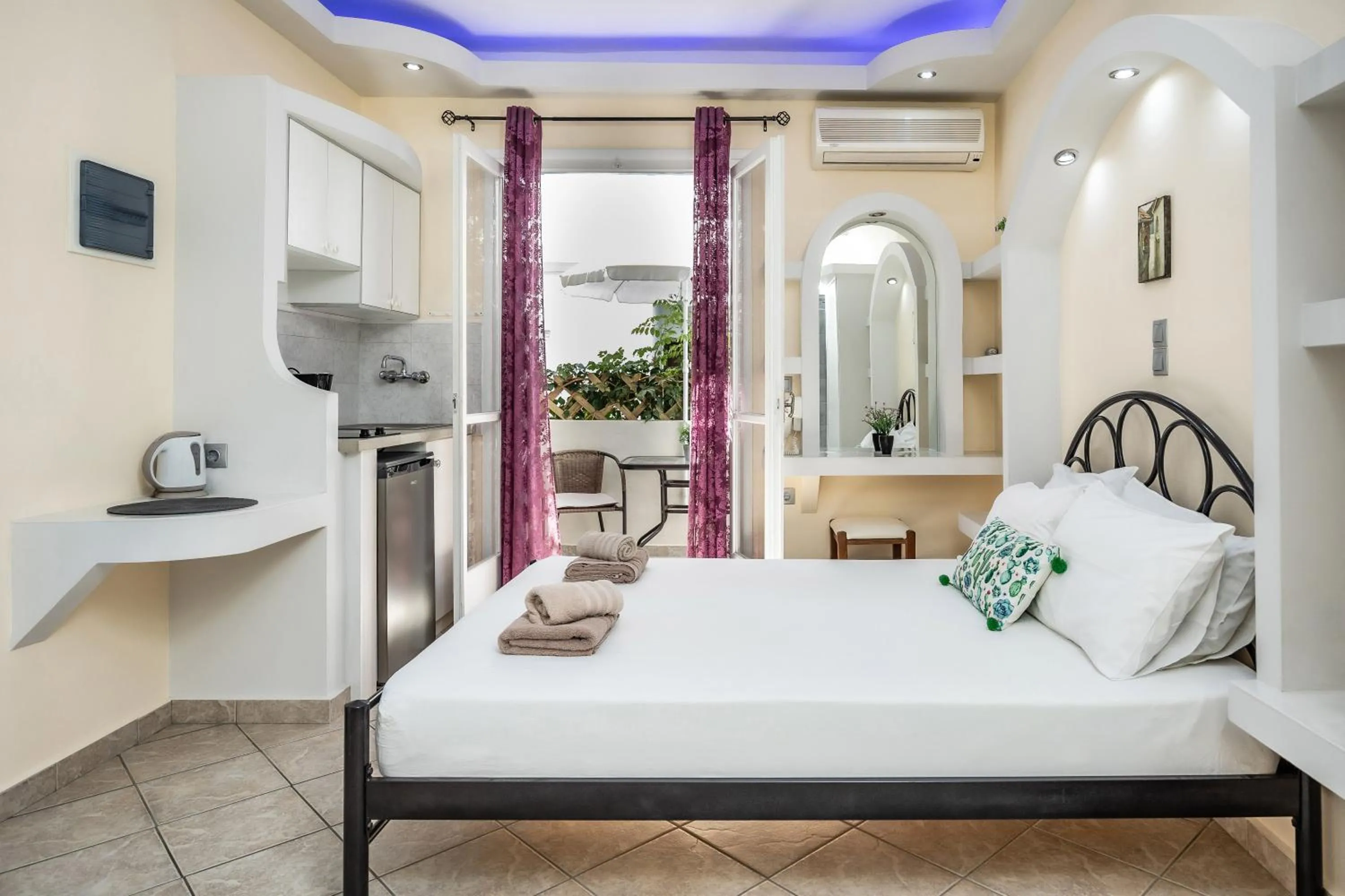 Bed in Lefkes Studios