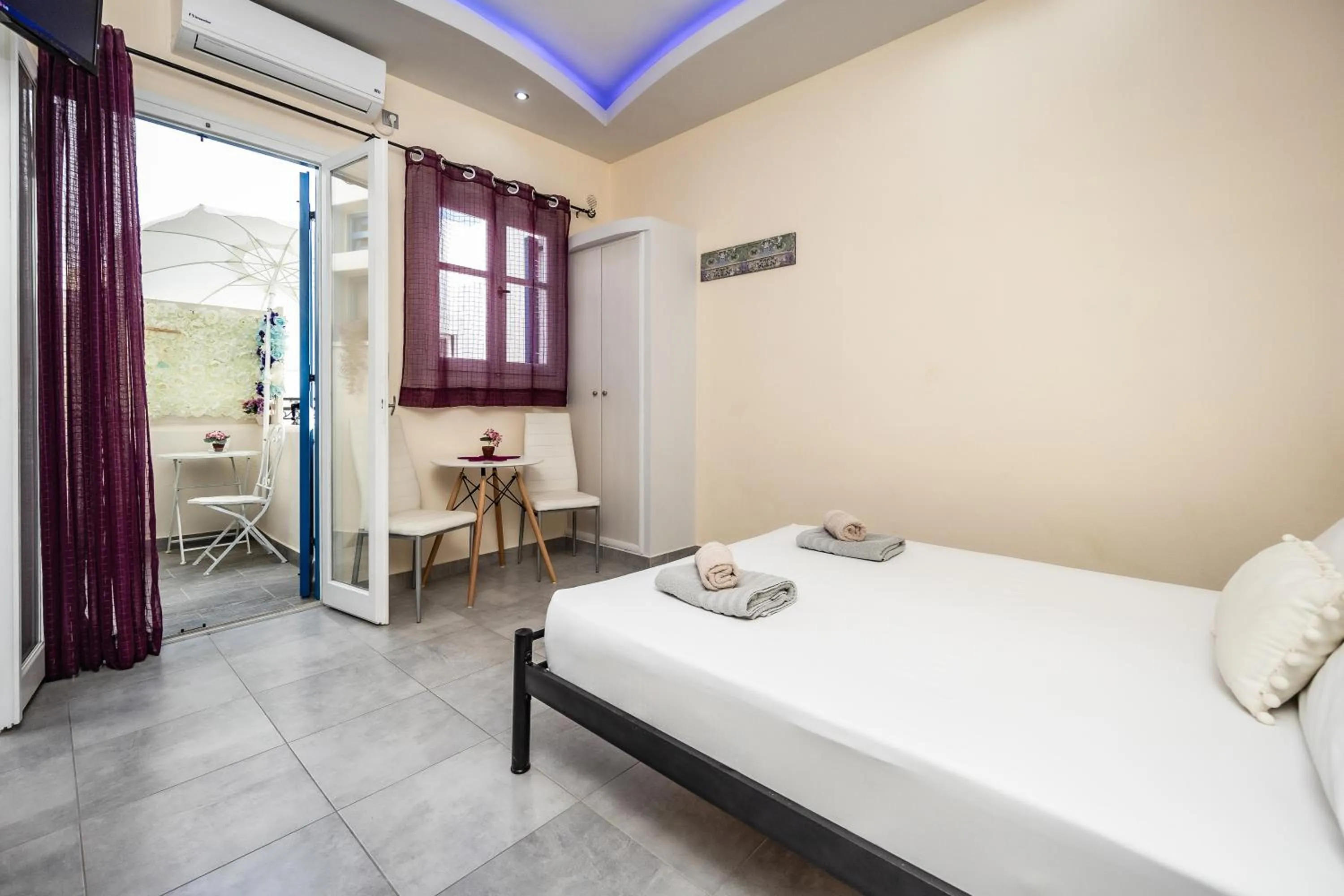 Bed in Lefkes Studios