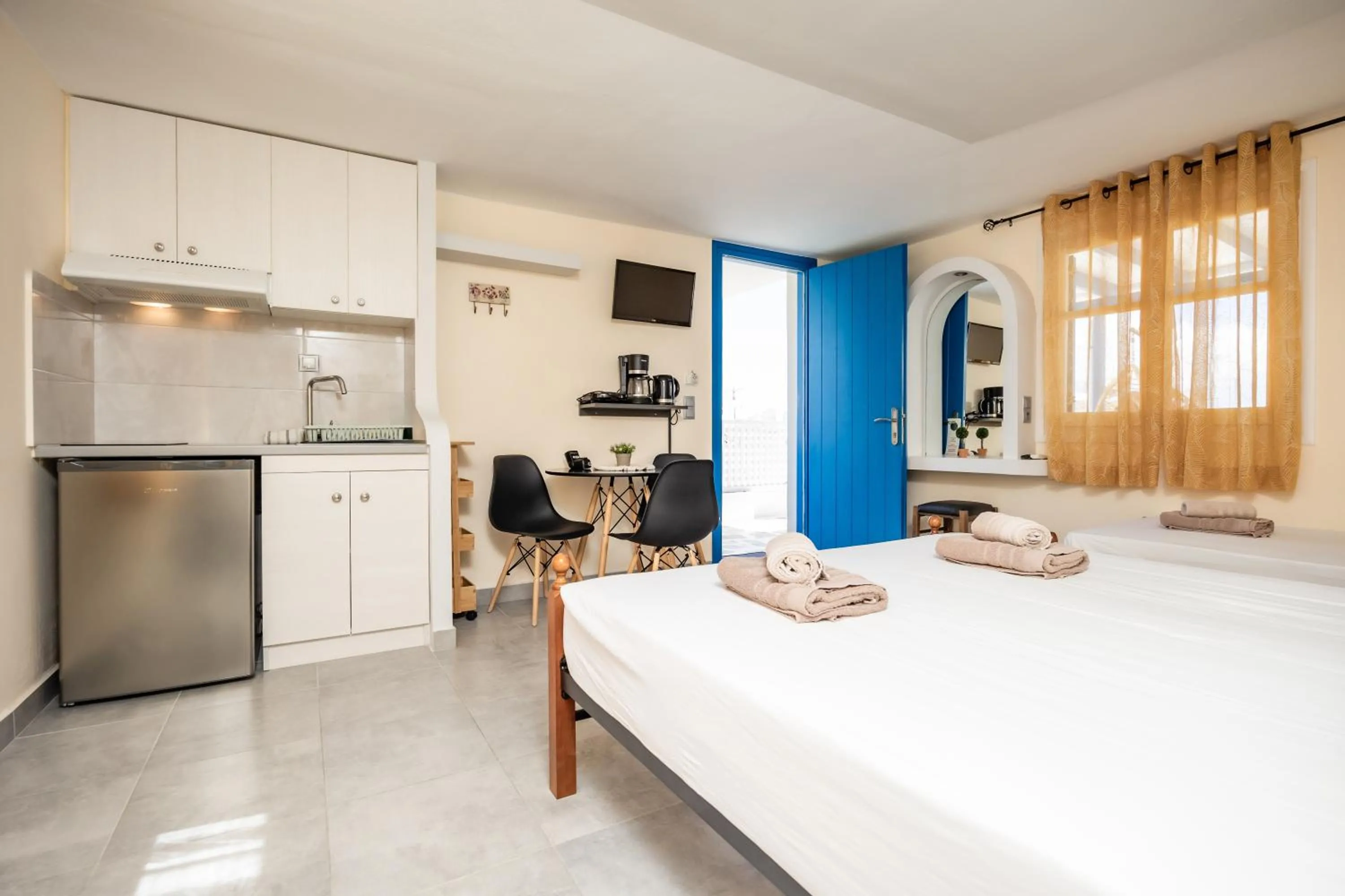 Bed in Lefkes Studios