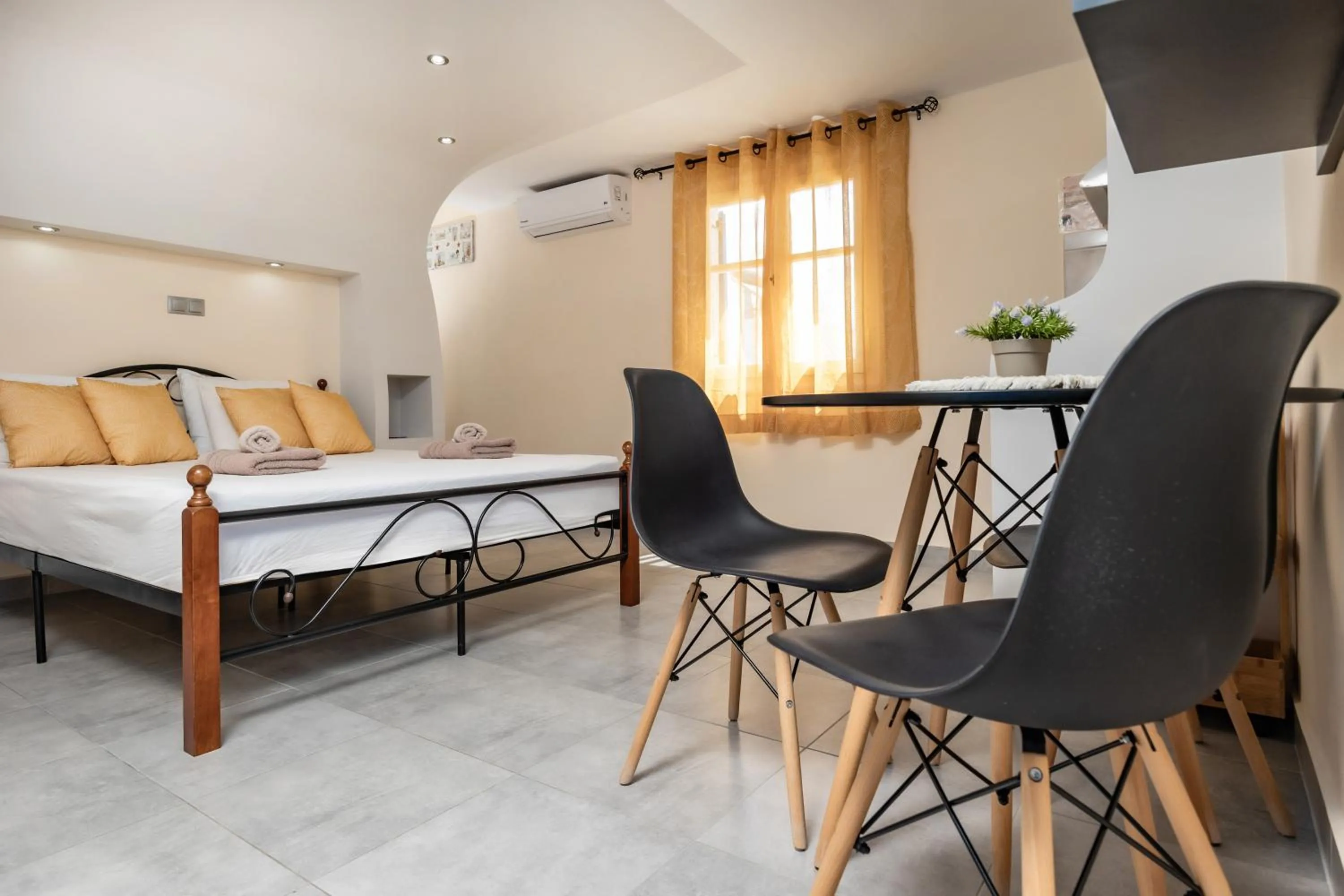 Bed in Lefkes Studios