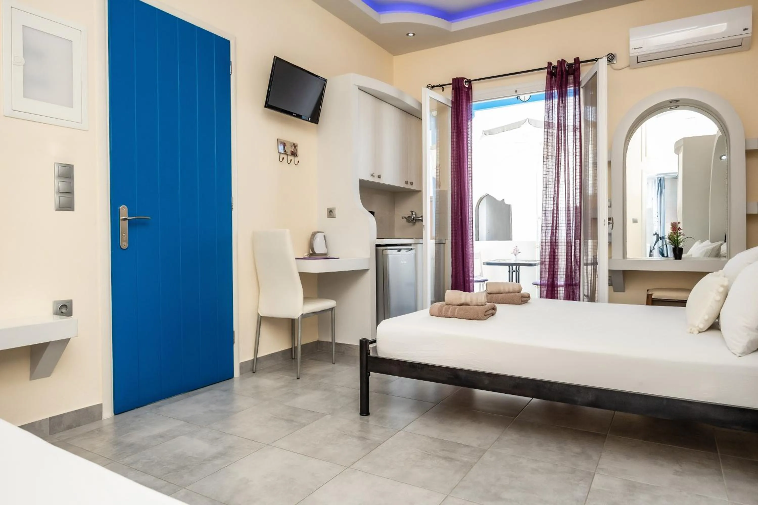 Bed in Lefkes Studios
