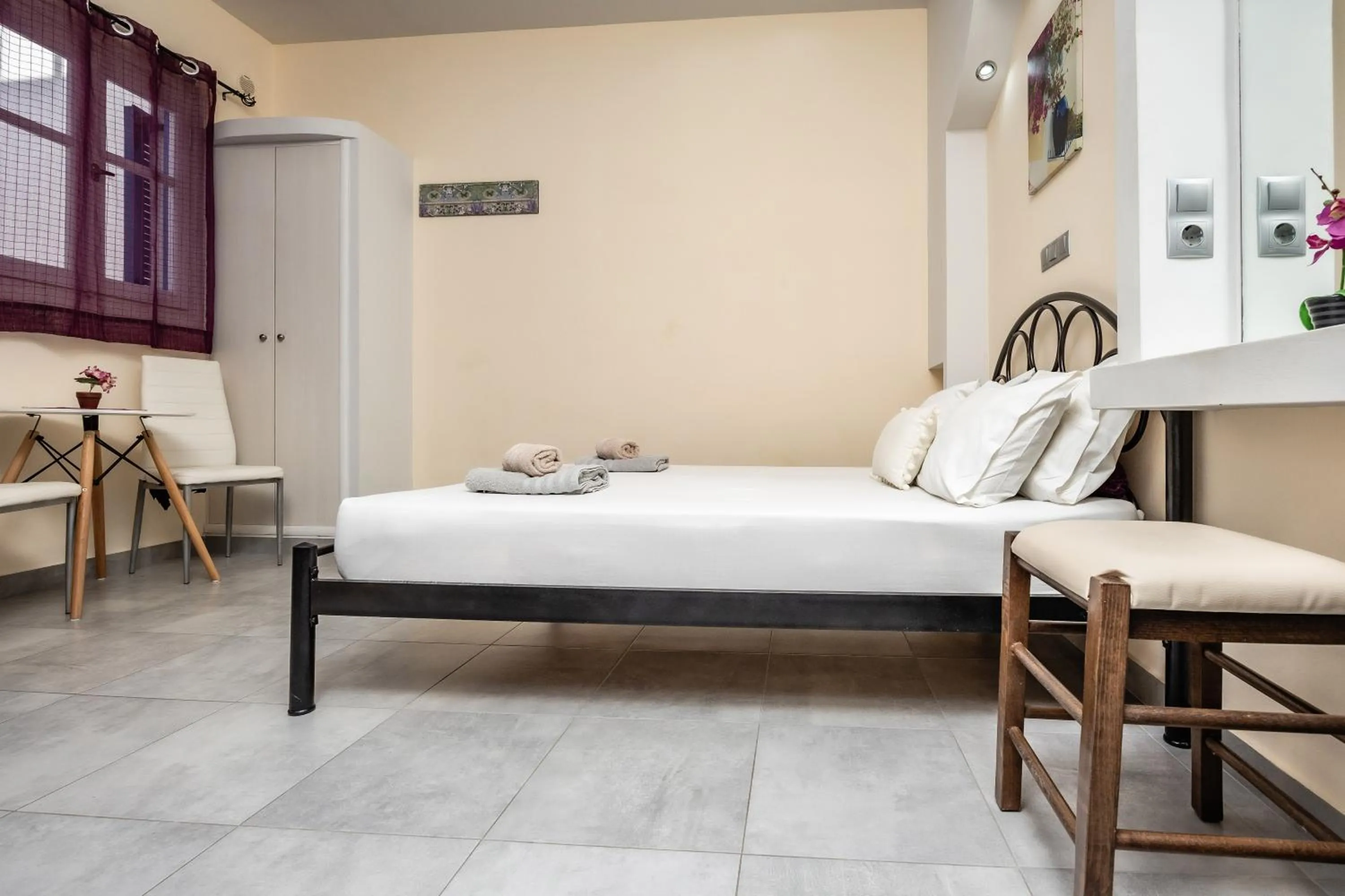 Bed in Lefkes Studios
