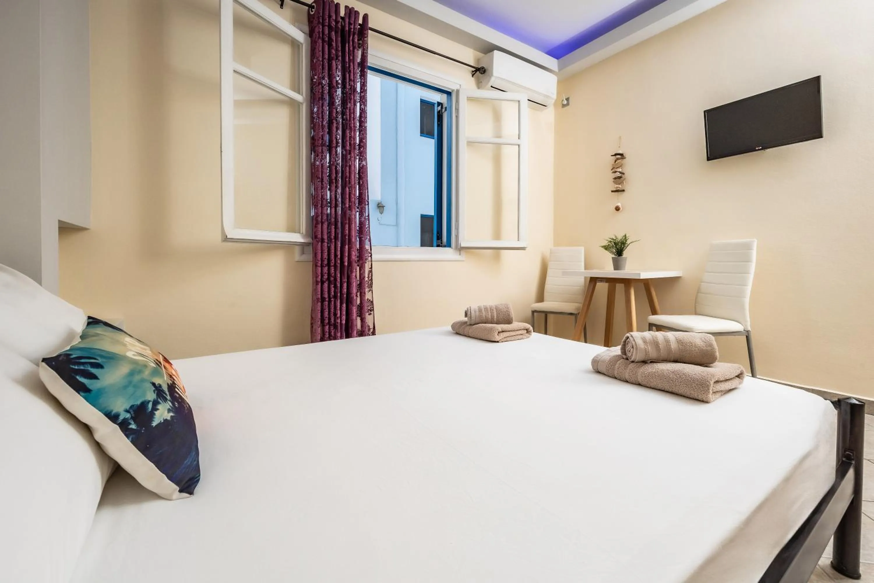 Bed in Lefkes Studios