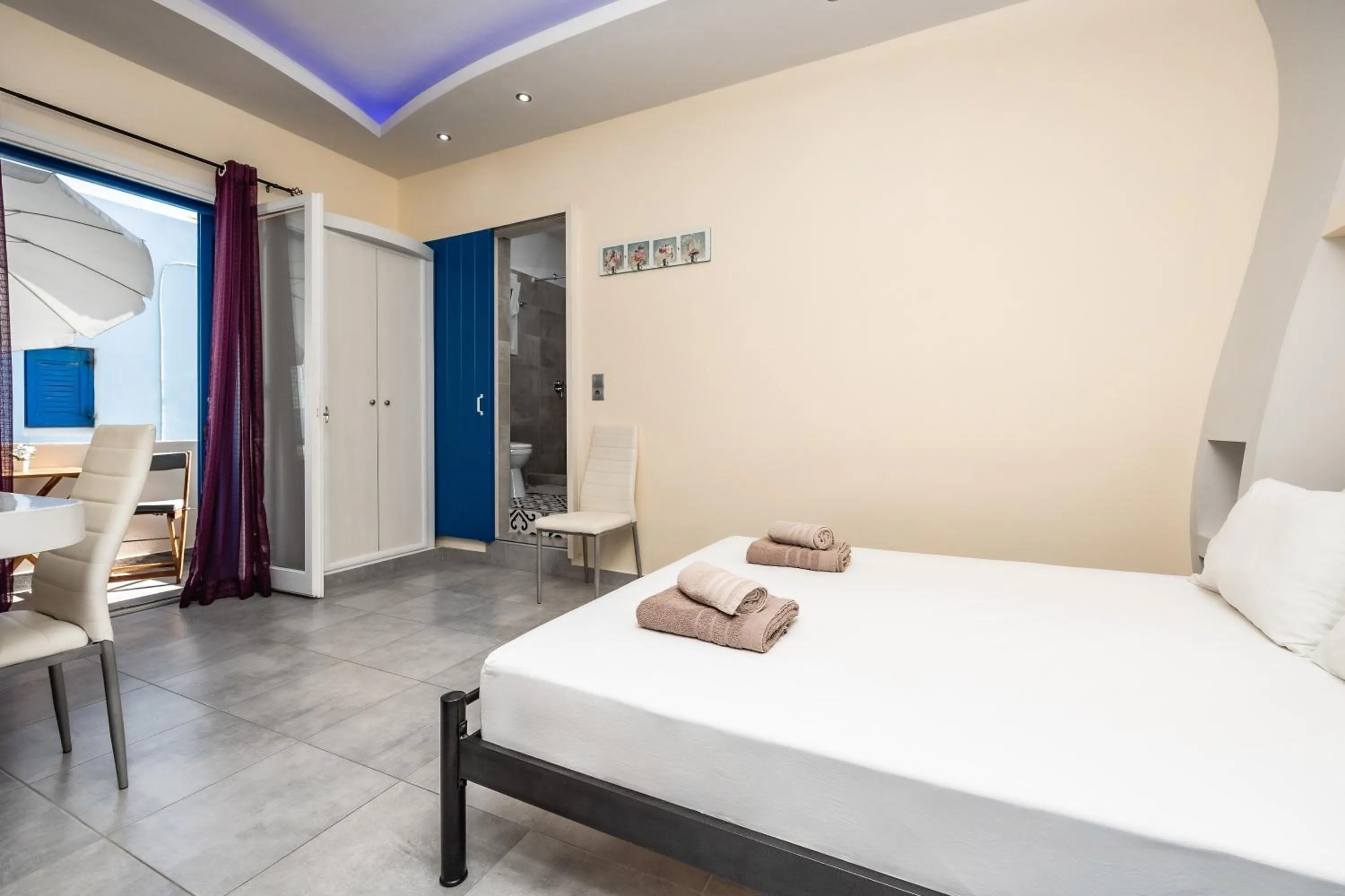 Bed in Lefkes Studios