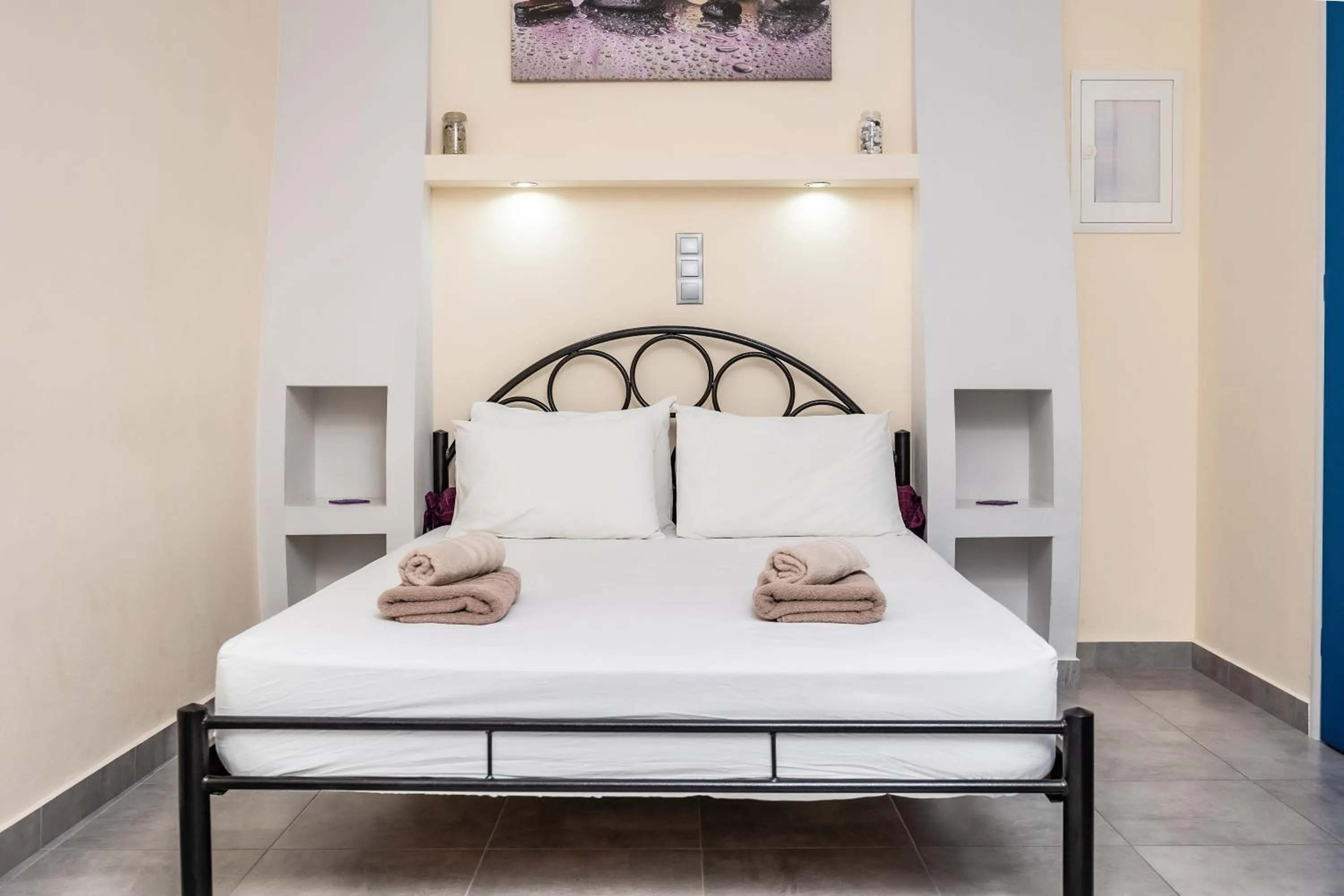 Bed in Lefkes Studios