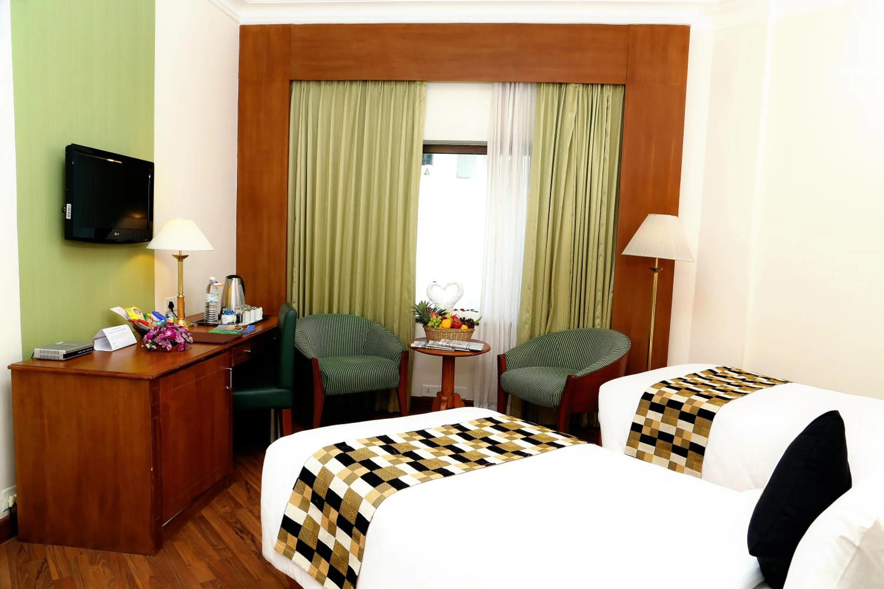 TV and multimedia, Bed in Gokulam Park Hotel & Convention Centre