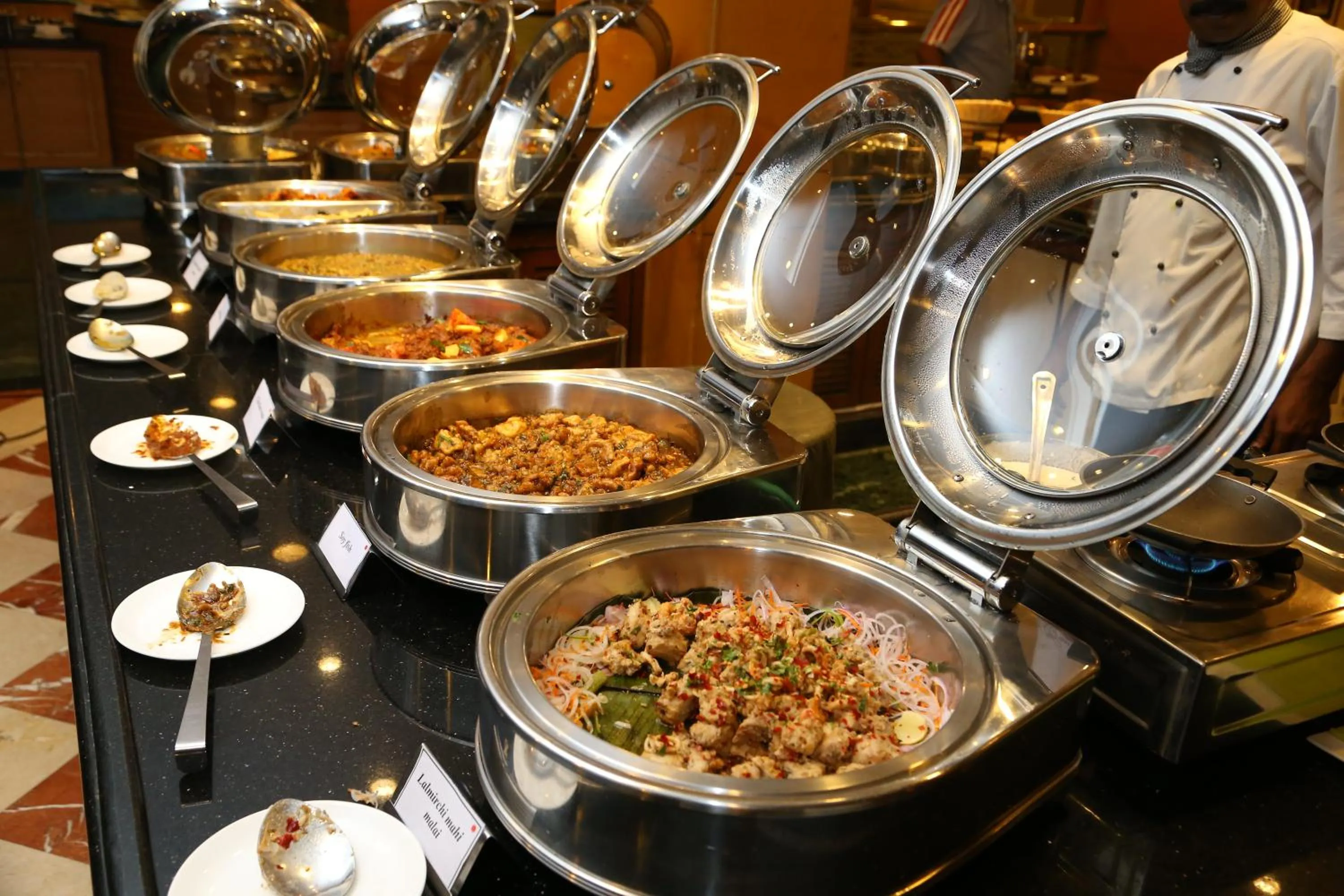 Restaurant/places to eat in Gokulam Park Hotel & Convention Centre