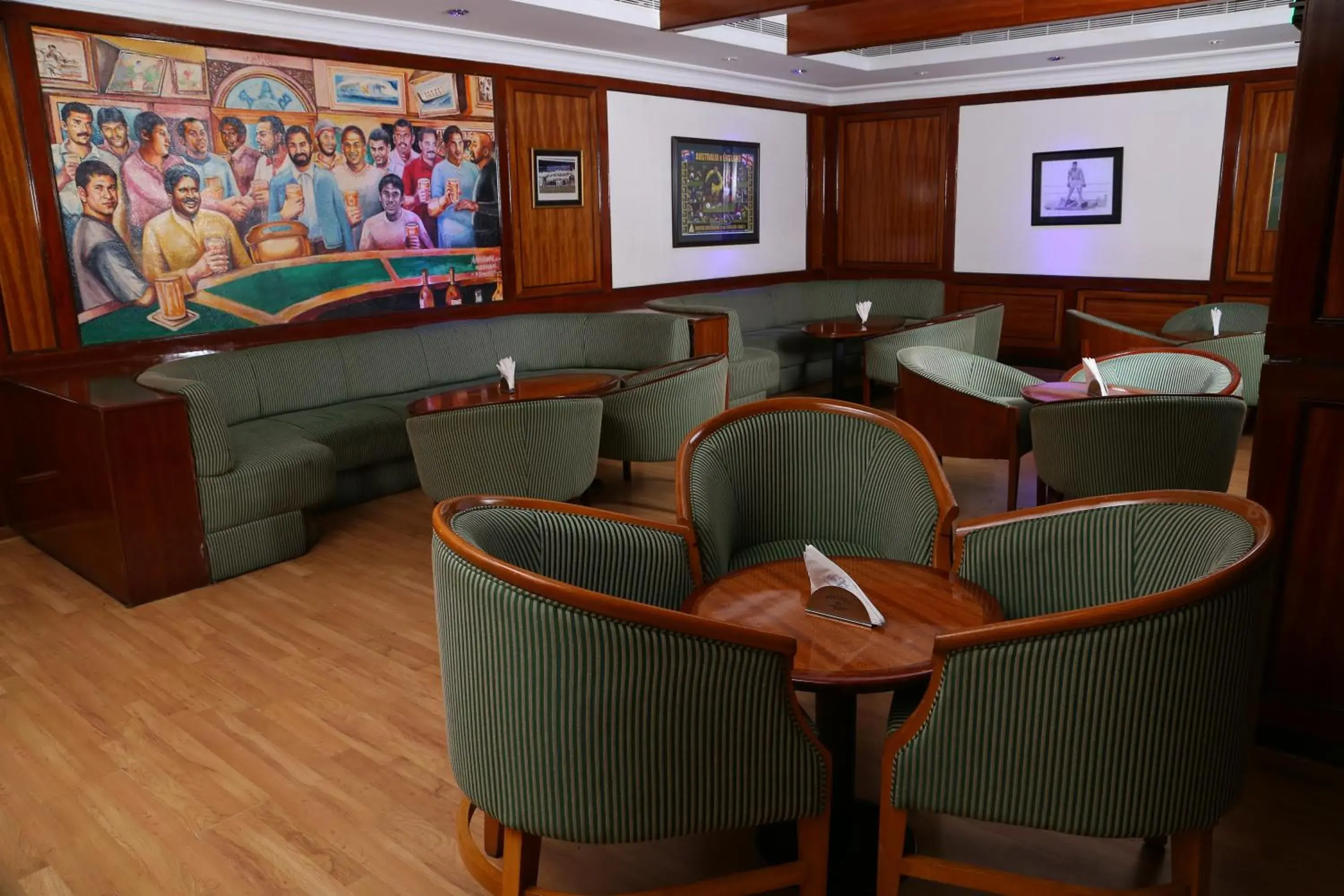 Lounge or bar in Gokulam Park Hotel & Convention Centre Lounge or bar in Gokulam Park Hotel & Convention Centre