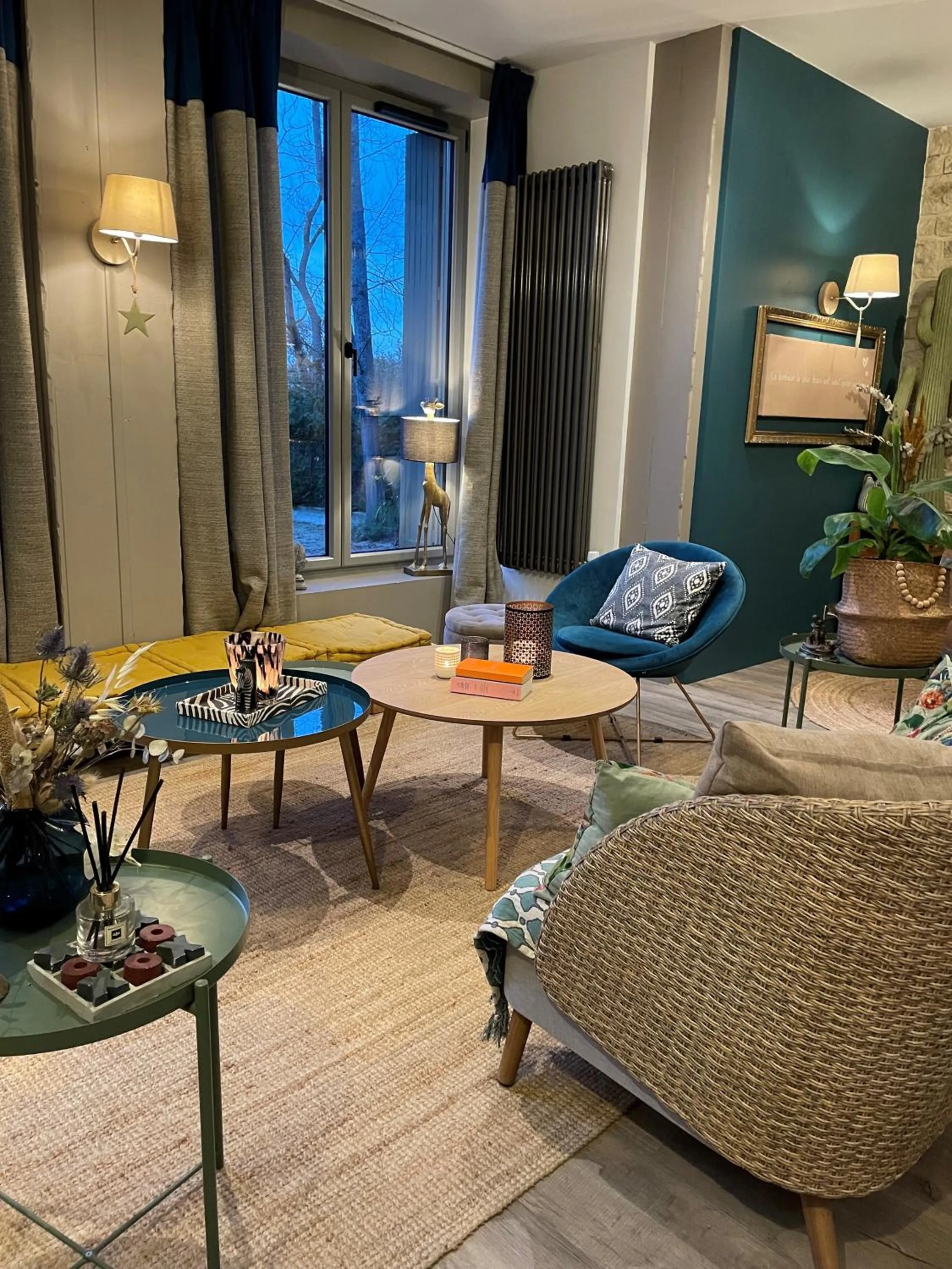 Communal lounge/ TV room in La Bastide de Barbizon