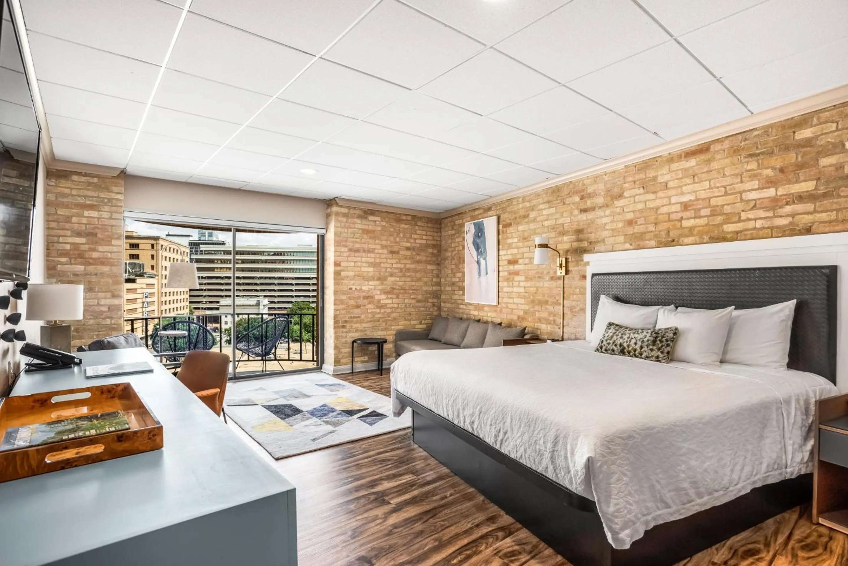 Bed in Riverwalk Plaza Hotel