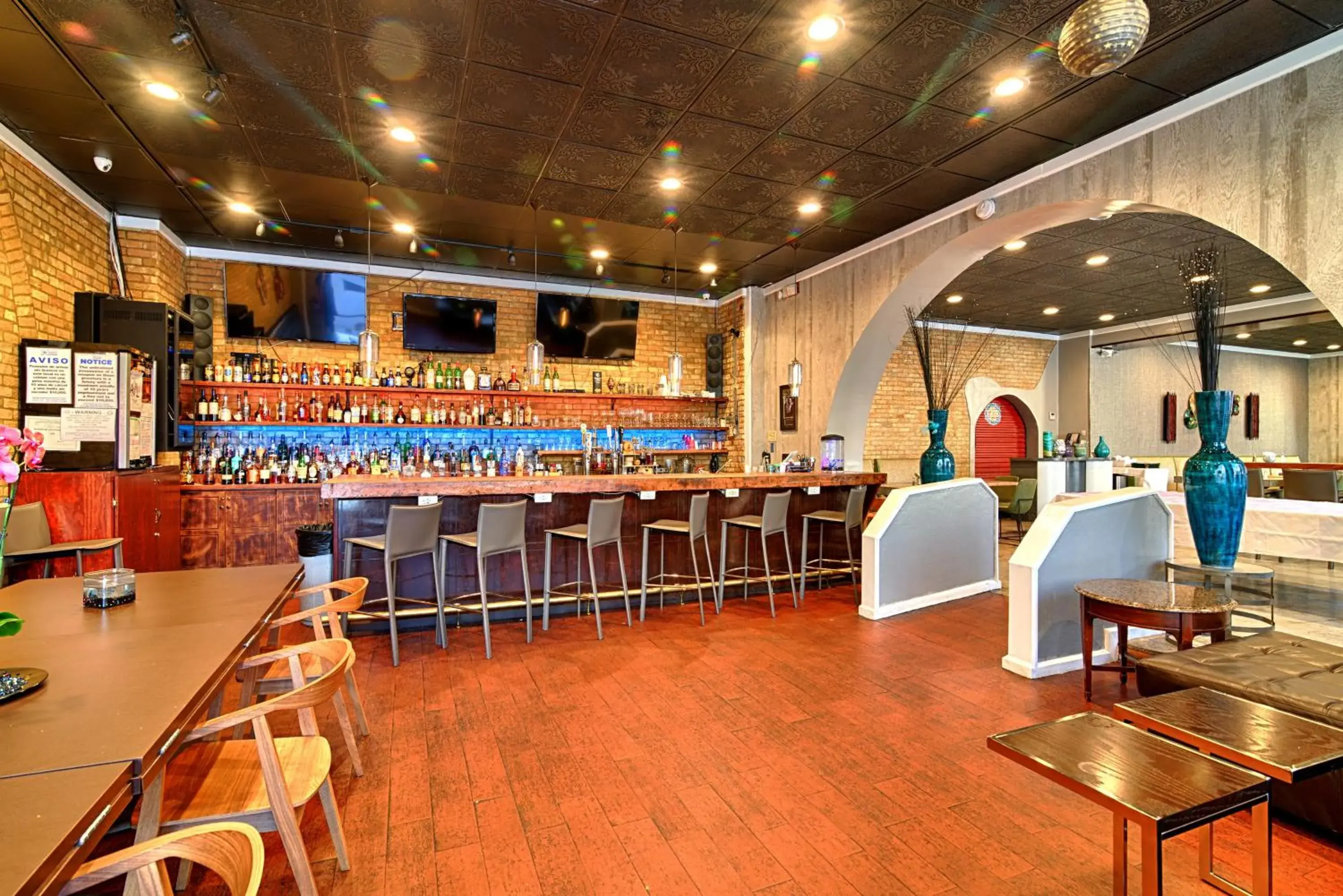 Lounge or bar in Riverwalk Plaza Hotel Lounge or bar in Riverwalk Plaza Hotel