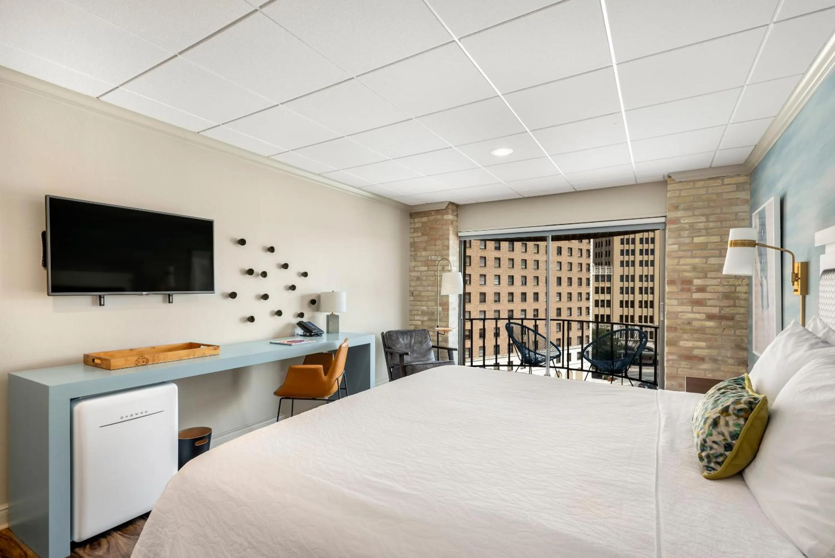 Bed in Riverwalk Plaza Hotel