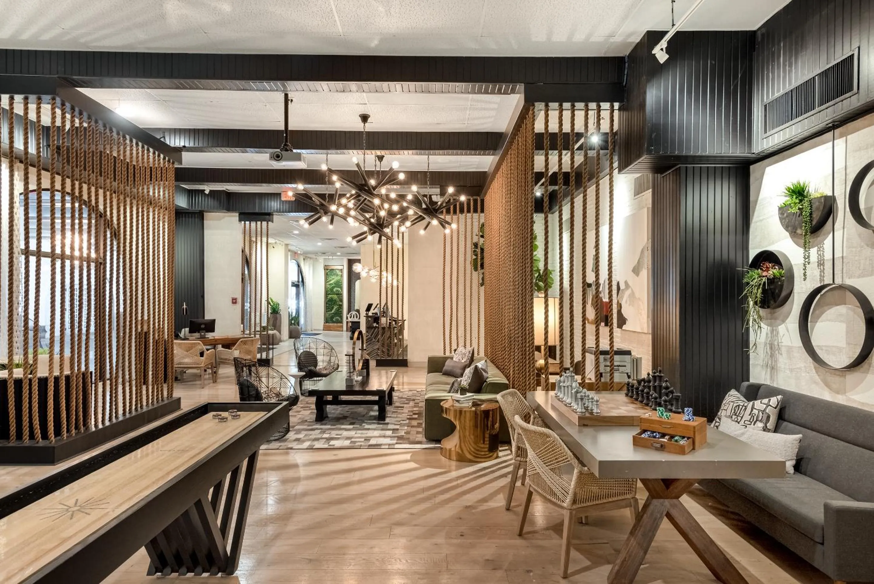 Communal lounge/ TV room in Riverwalk Plaza Hotel