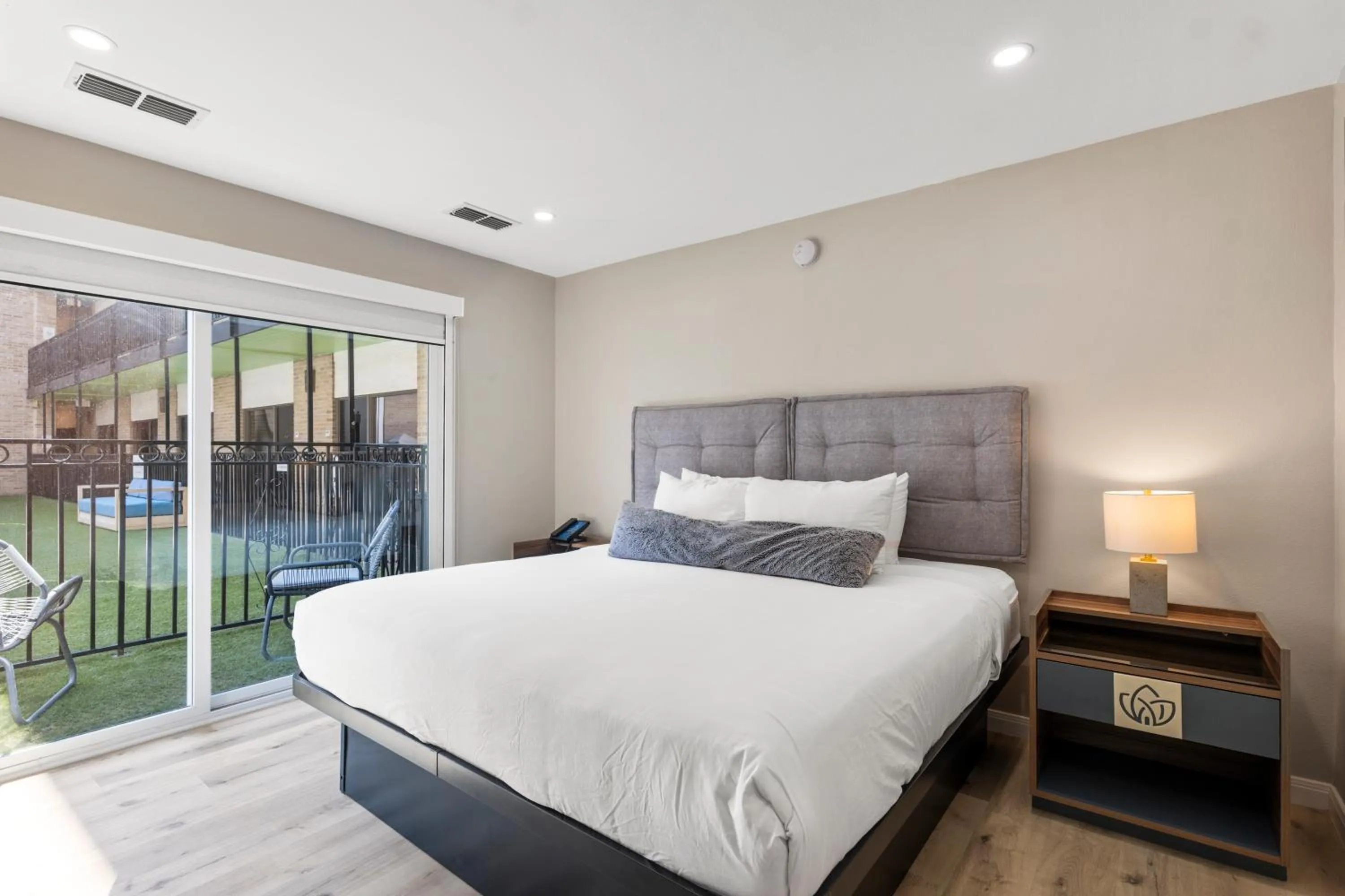 Bed in Riverwalk Plaza Hotel