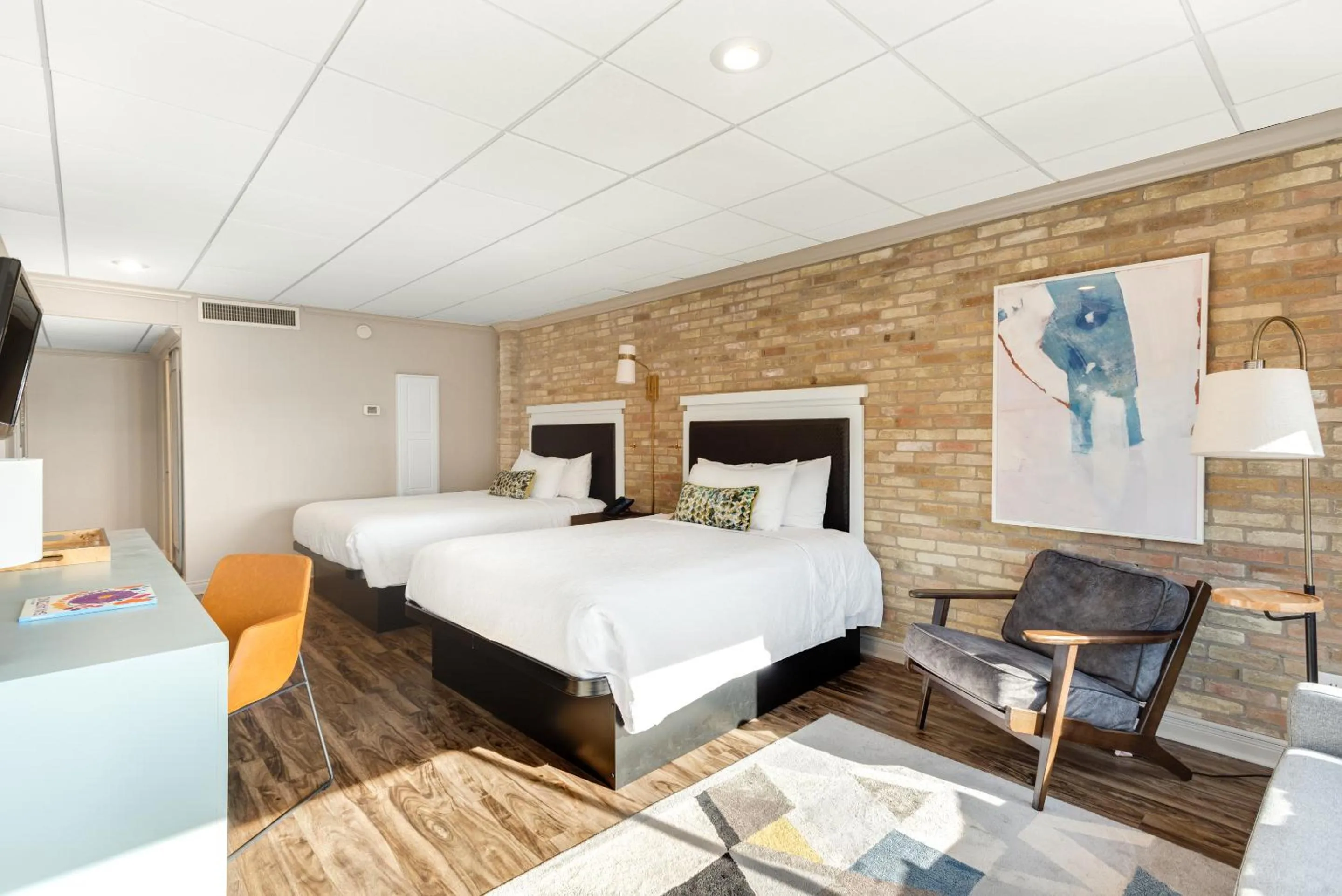 Bed in Riverwalk Plaza Hotel