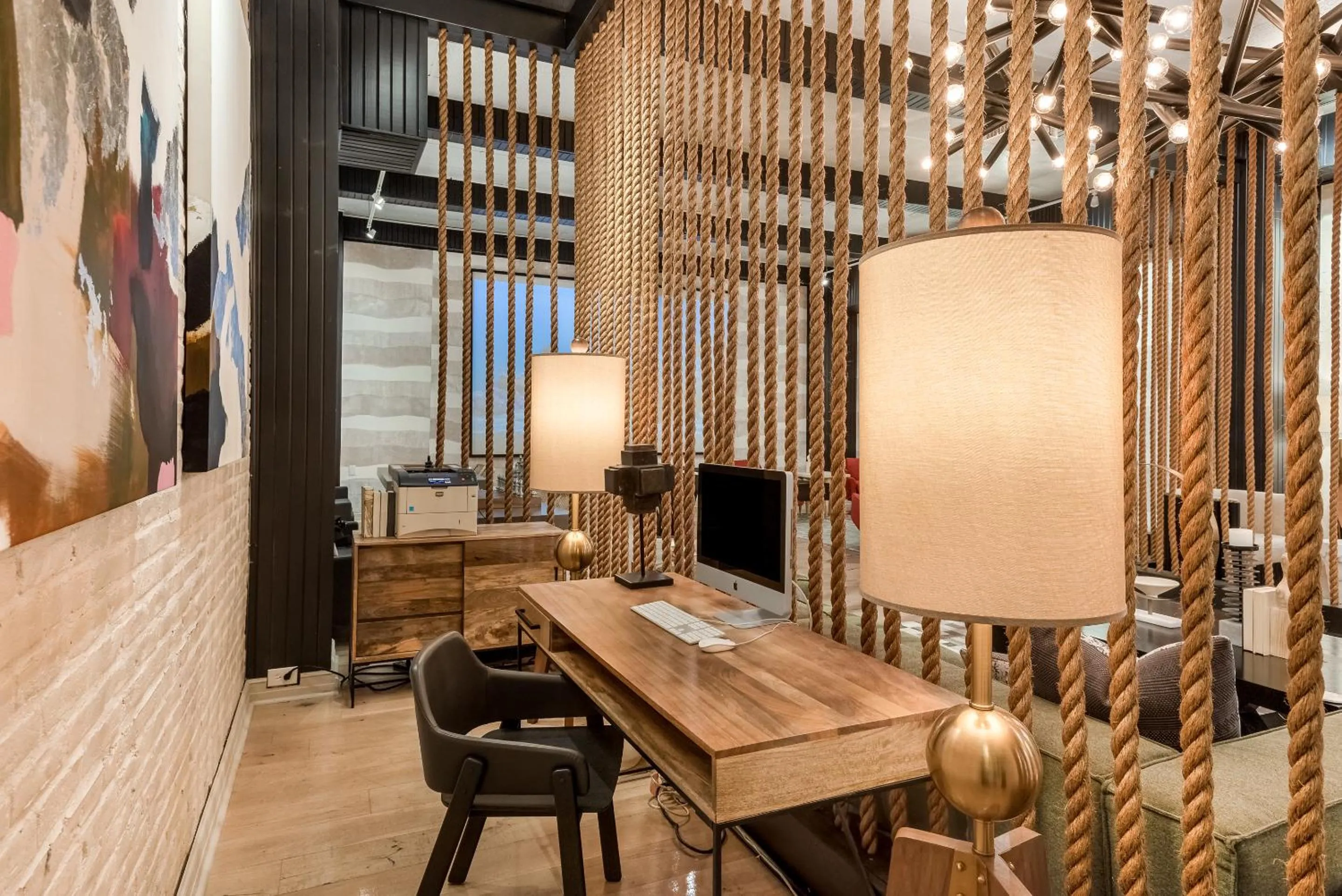 Communal lounge/ TV room in Riverwalk Plaza Hotel