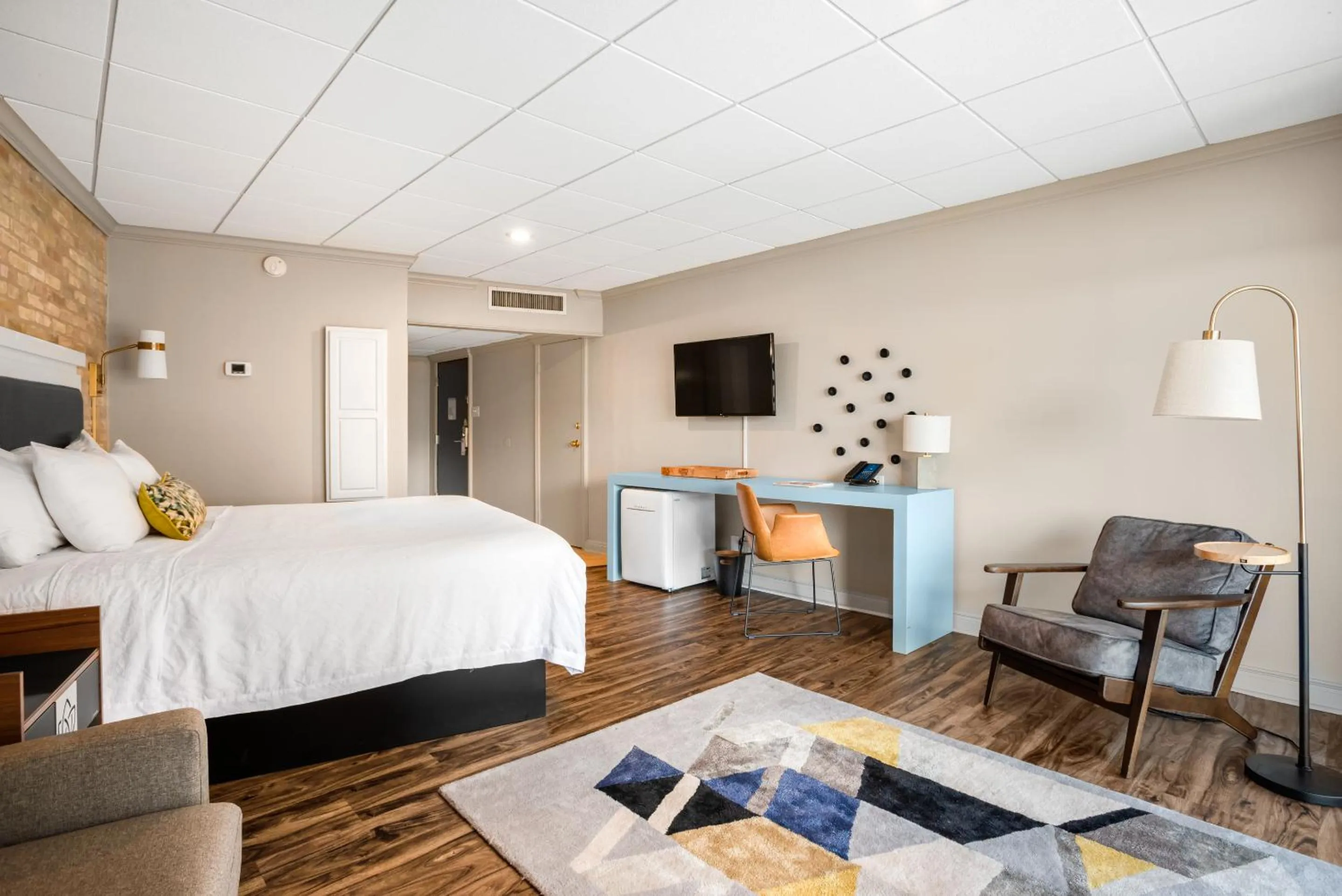 Bed in Riverwalk Plaza Hotel