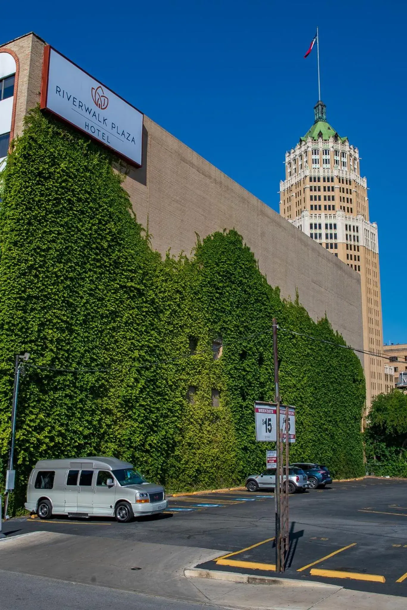 Property building in Riverwalk Plaza Hotel Property building in Riverwalk Plaza Hotel