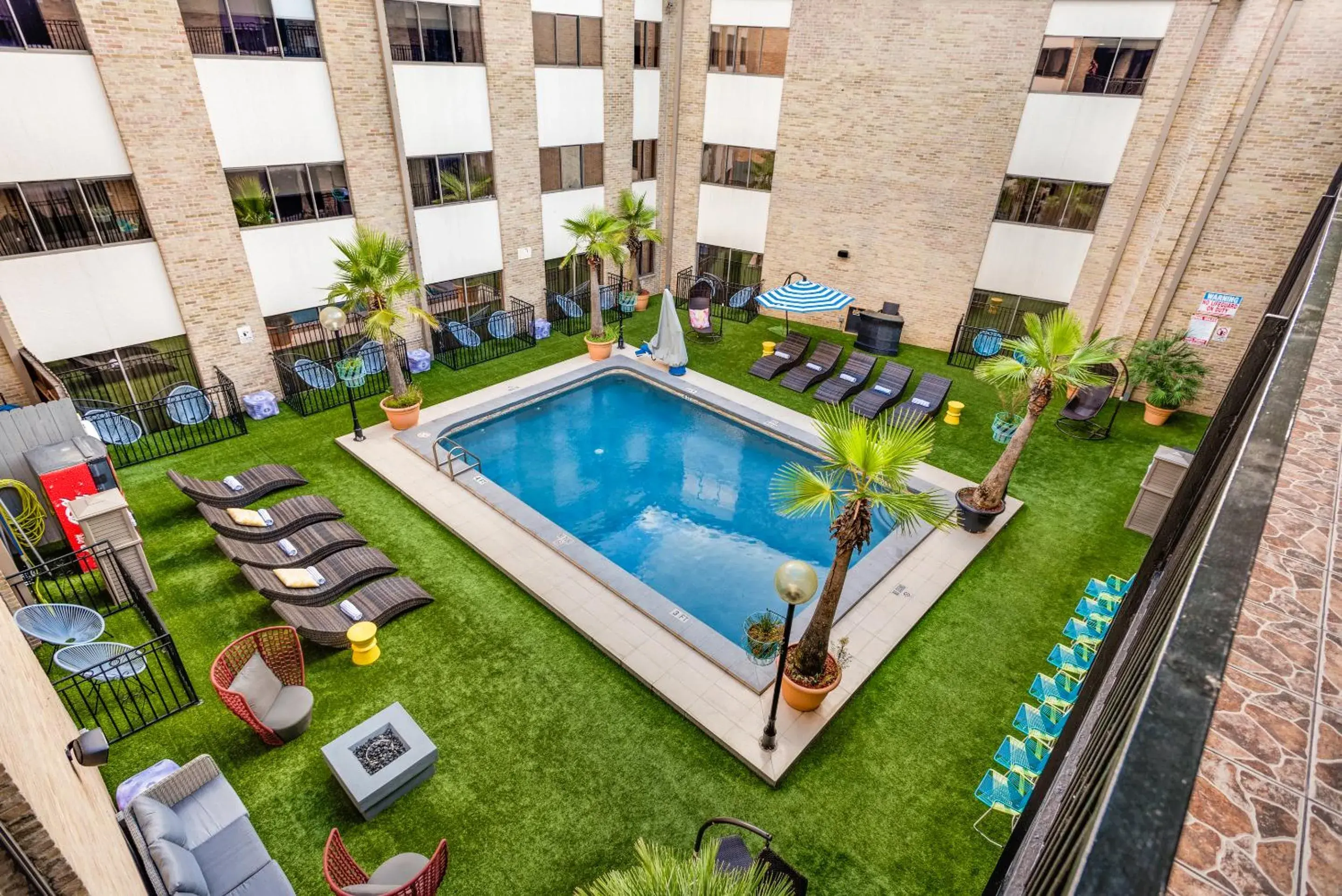 Pool view in Riverwalk Plaza Hotel Pool view in Riverwalk Plaza Hotel