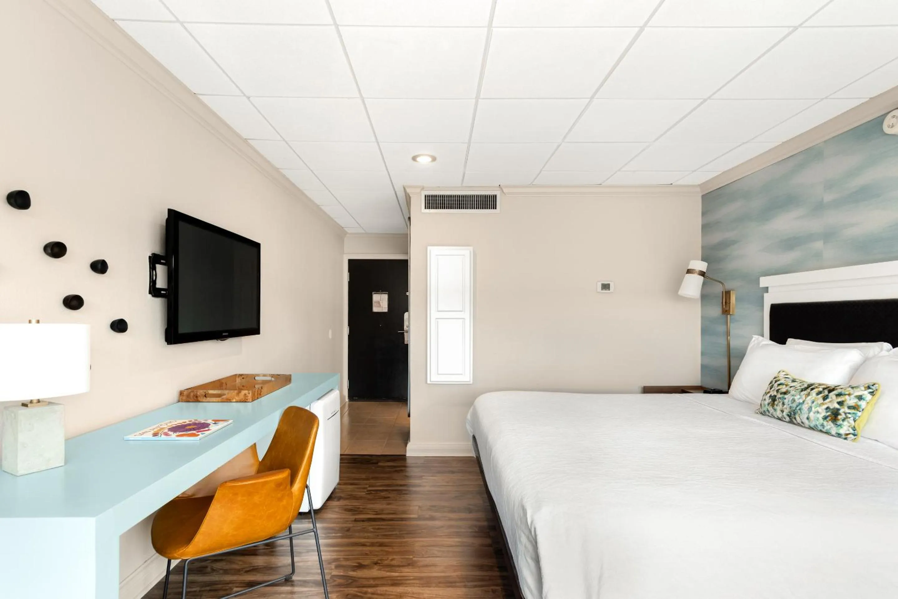 Bed in Riverwalk Plaza Hotel