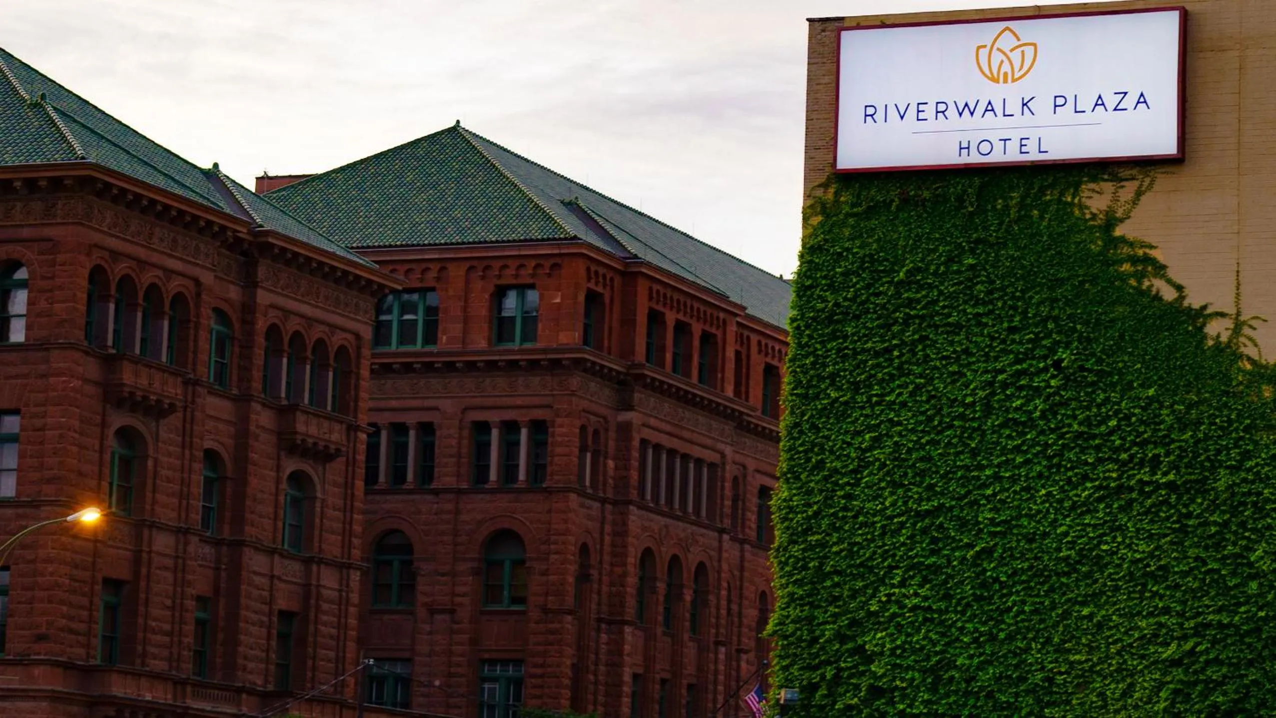 Property building in Riverwalk Plaza Hotel