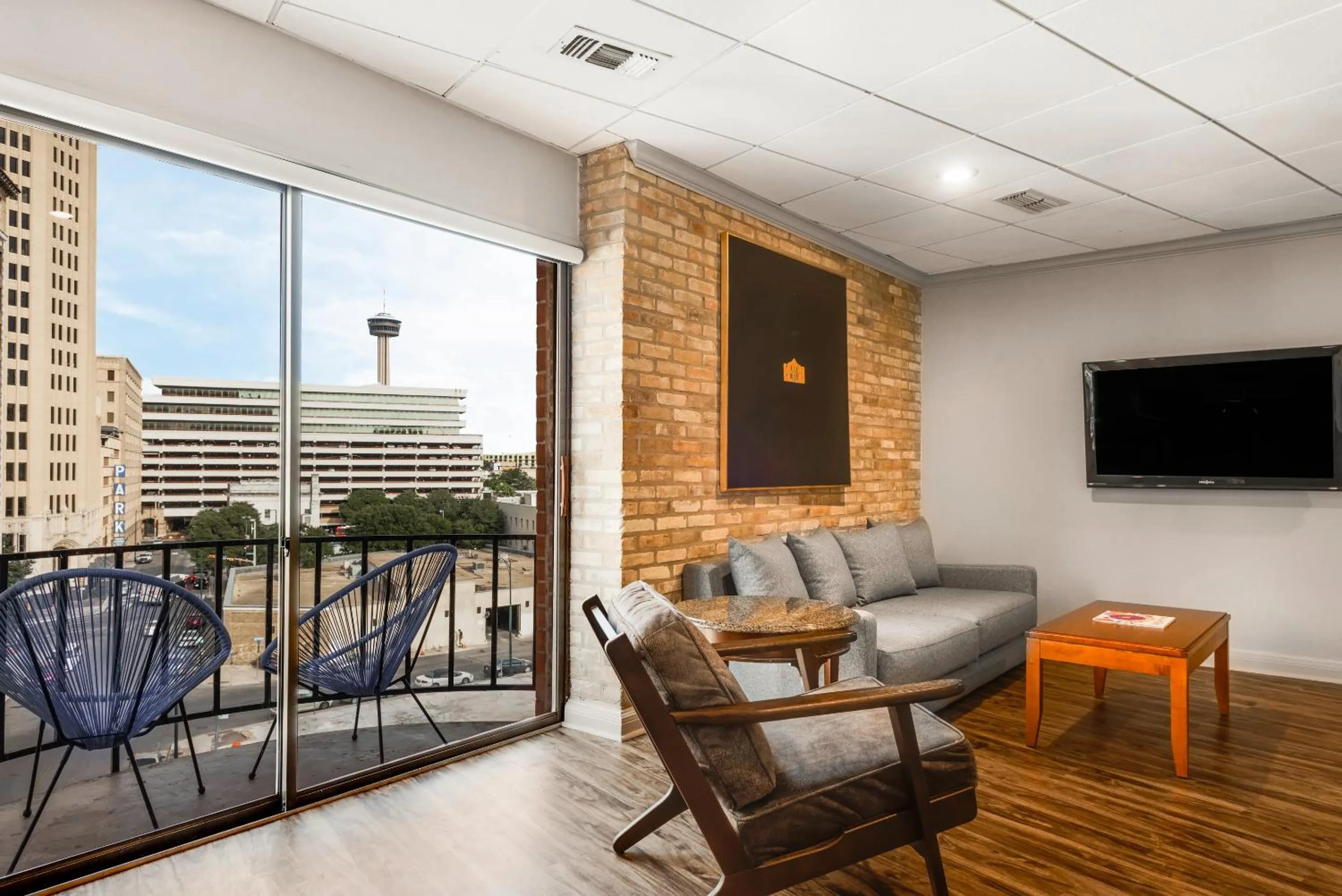 Riverwalk Plaza Hotel