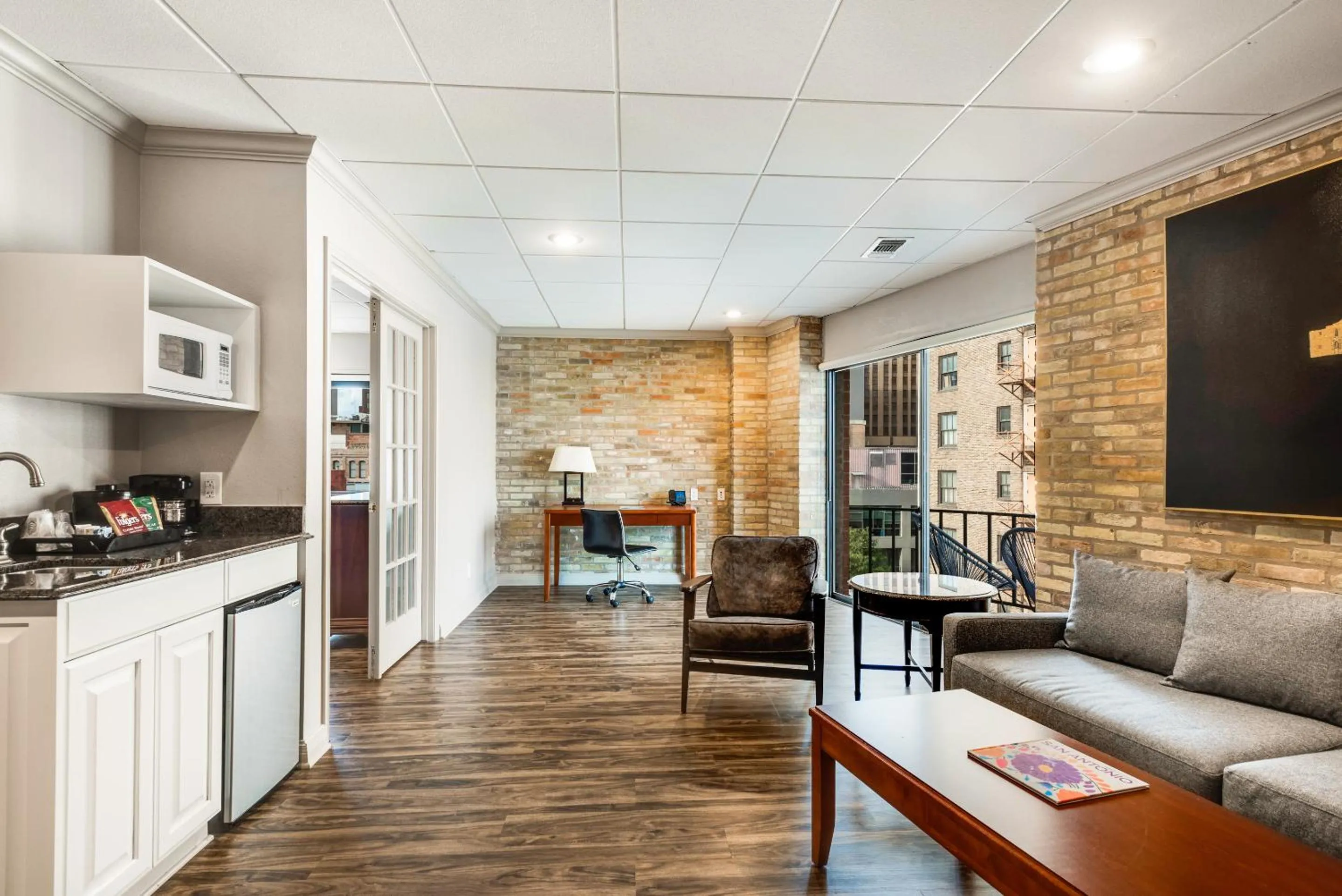 Riverwalk Plaza Hotel