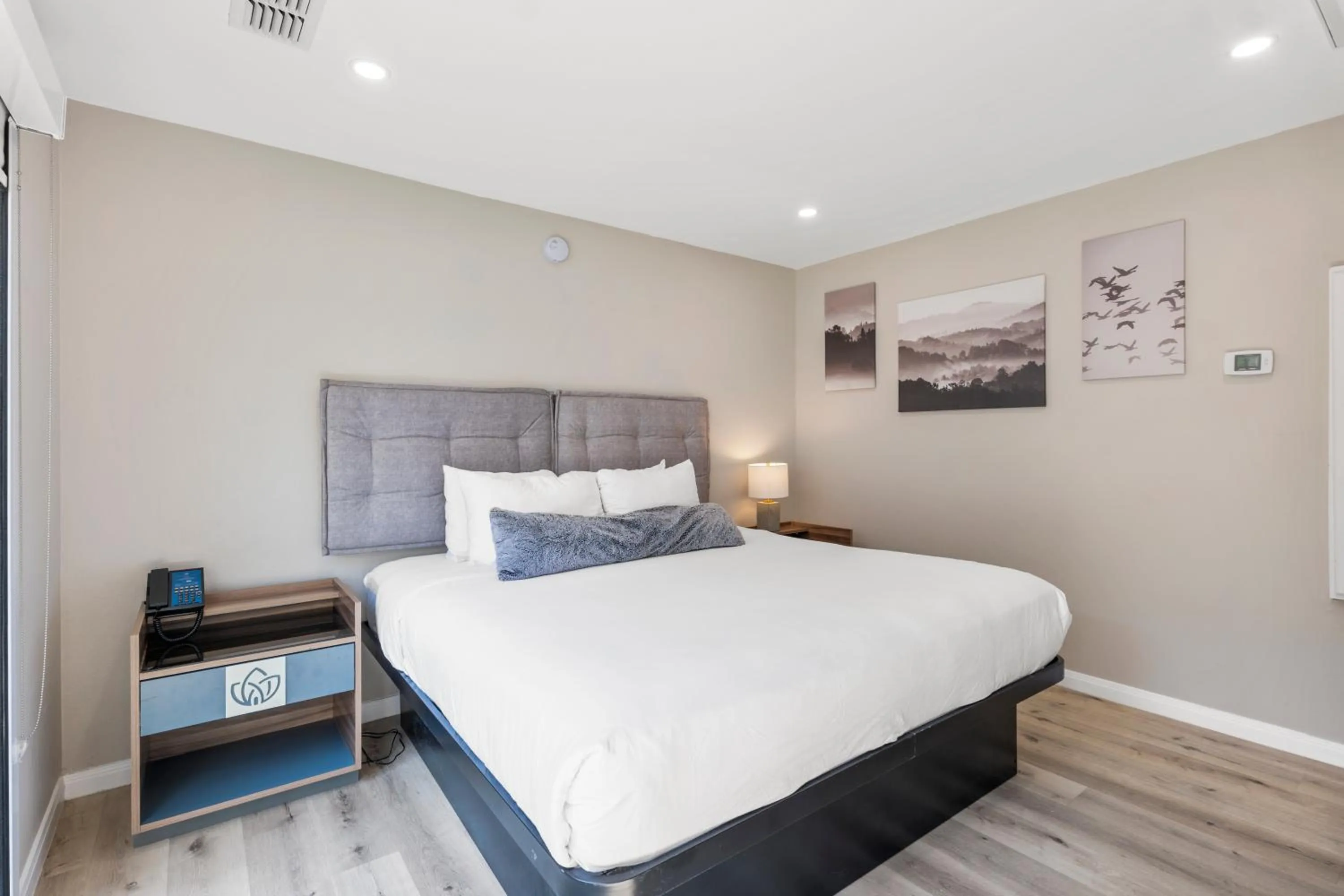 Bed in Riverwalk Plaza Hotel