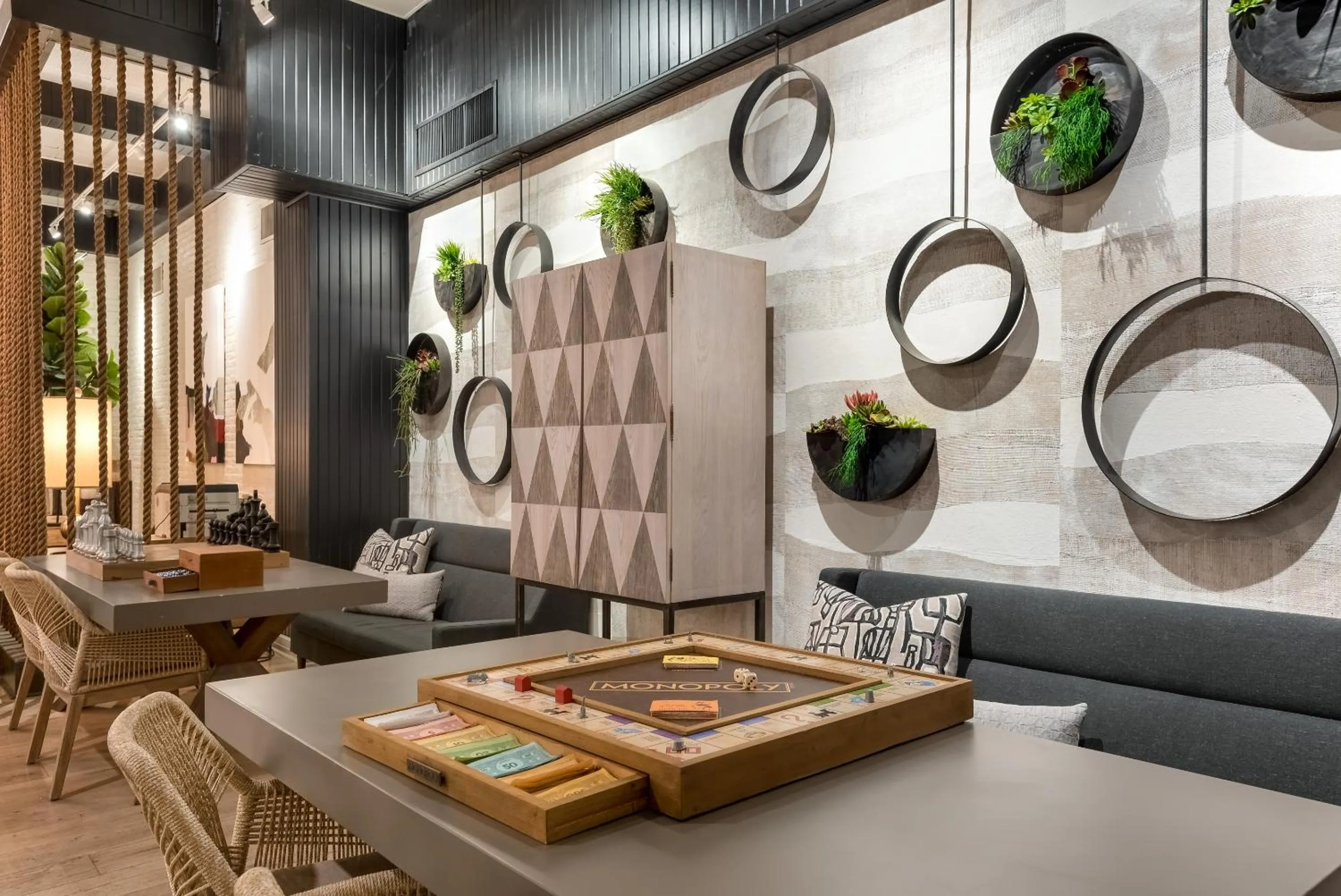 Communal lounge/ TV room in Riverwalk Plaza Hotel