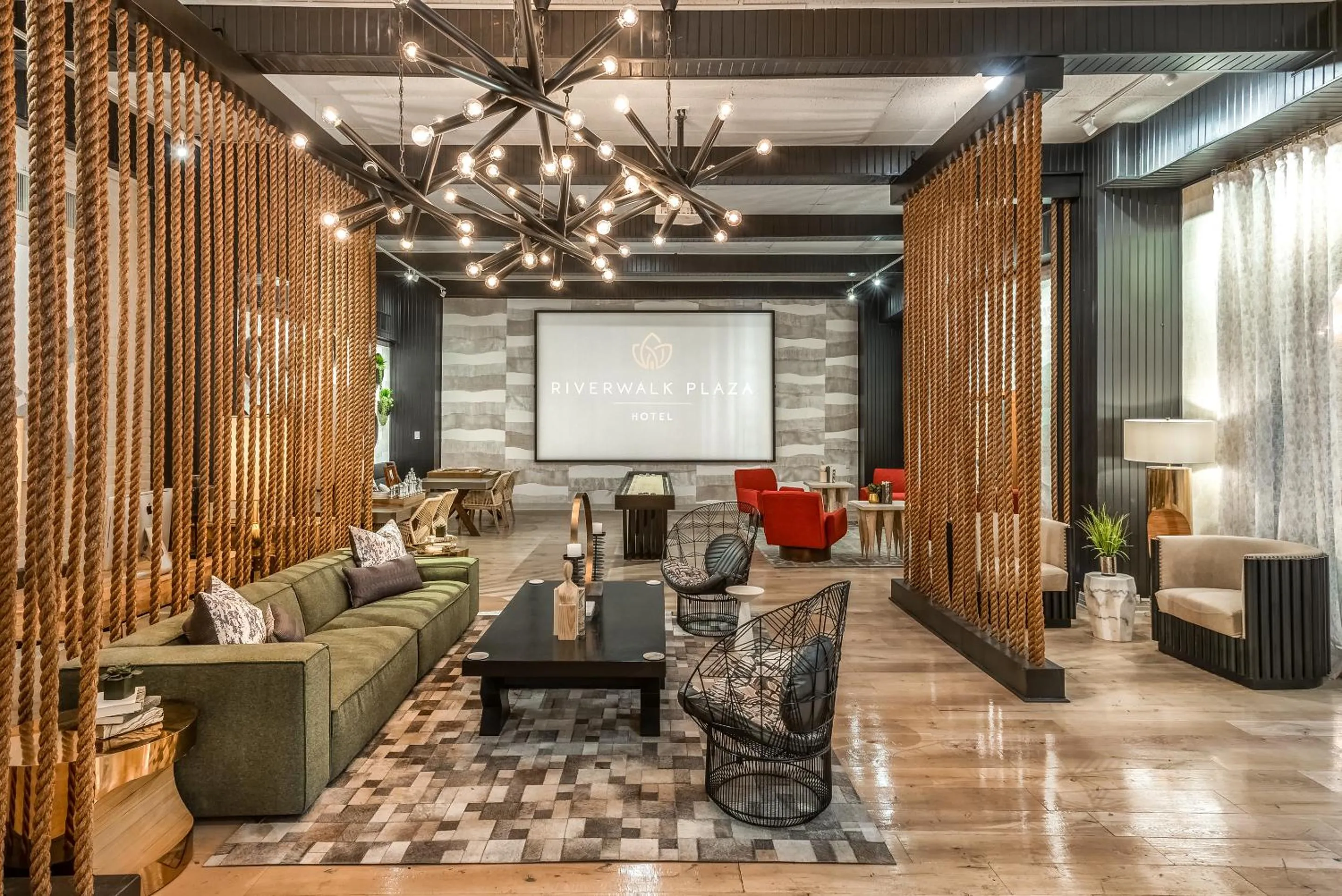 Communal lounge/ TV room in Riverwalk Plaza Hotel