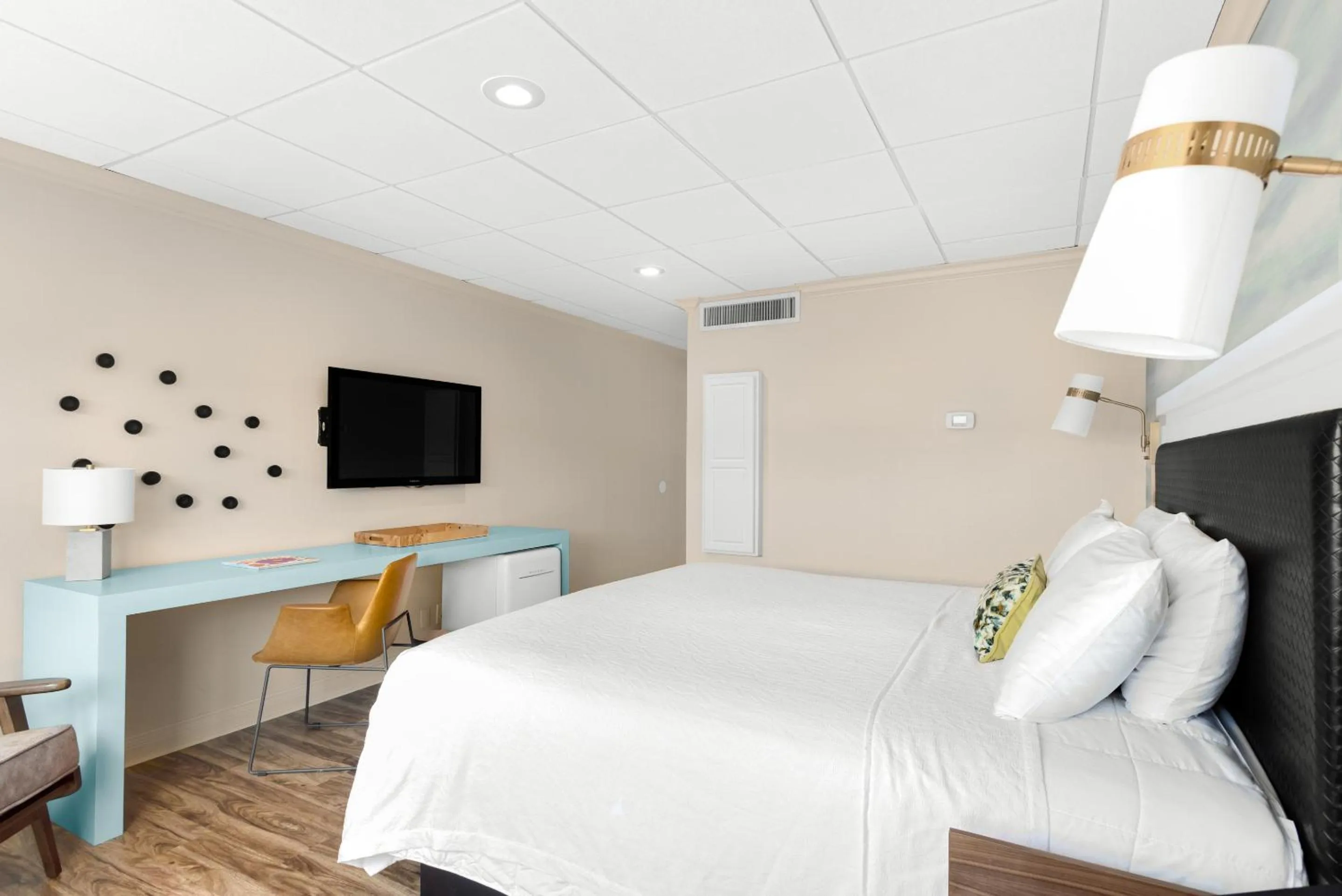 Bed in Riverwalk Plaza Hotel