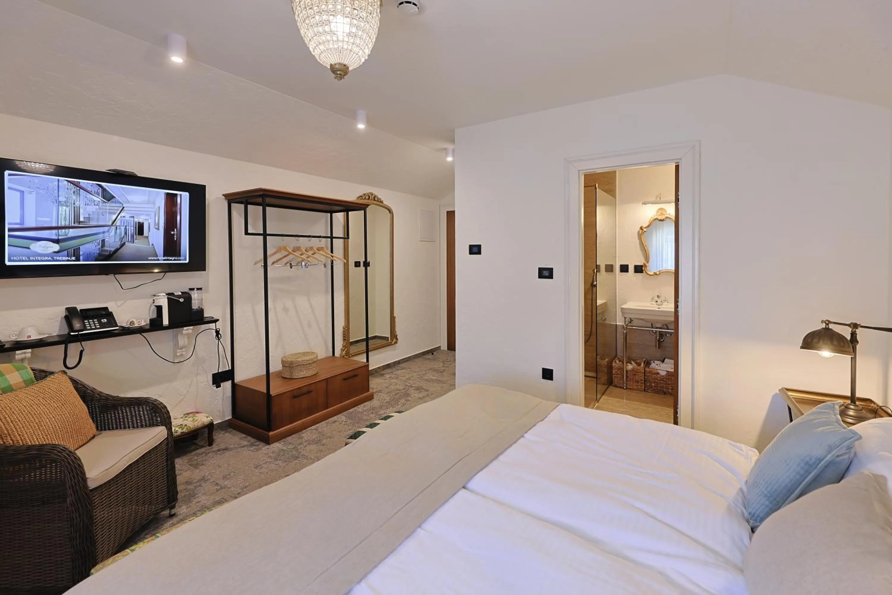 Bathroom, Bed in Integra Hotel