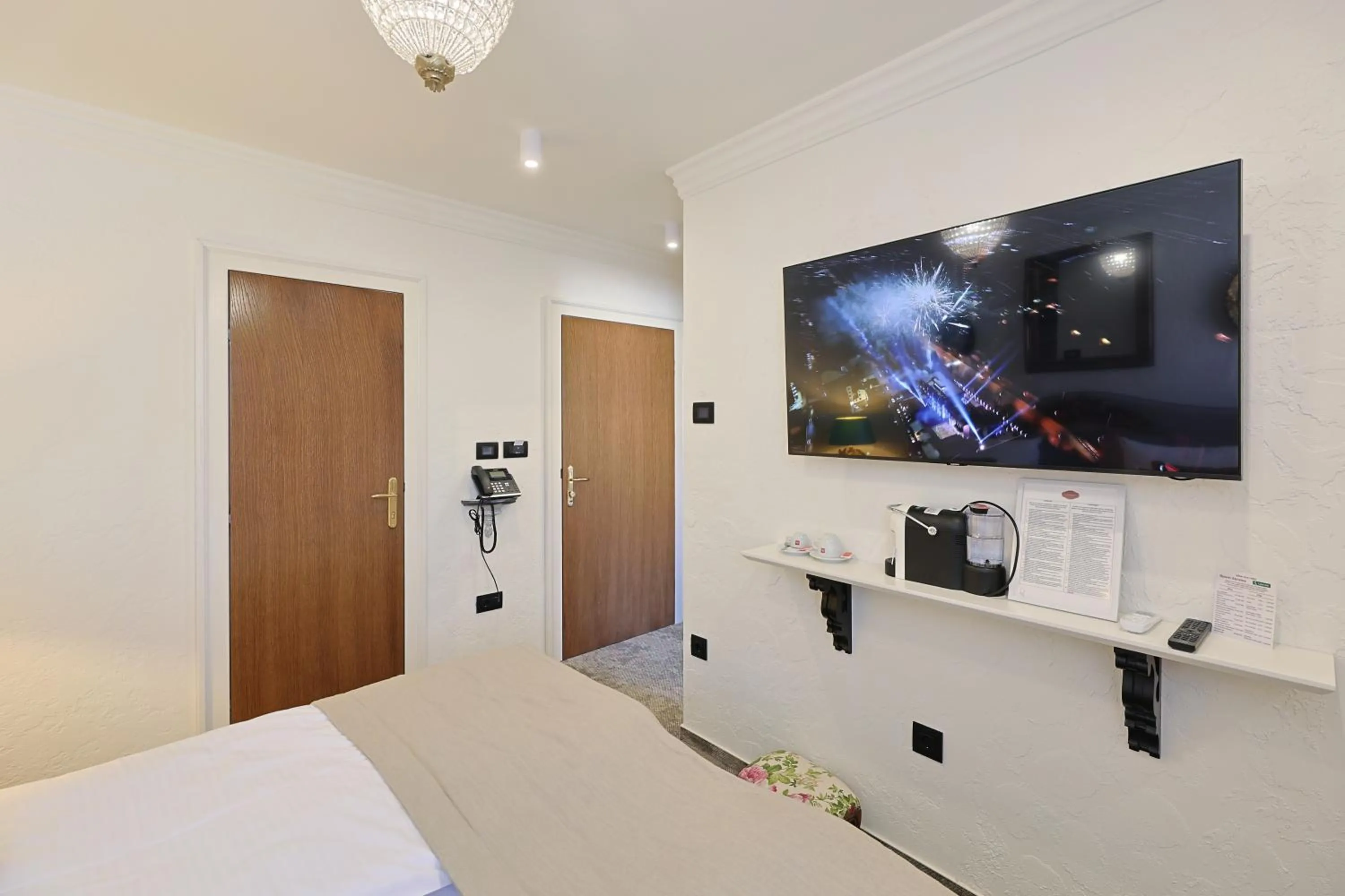 TV and multimedia, Bed in Integra Hotel