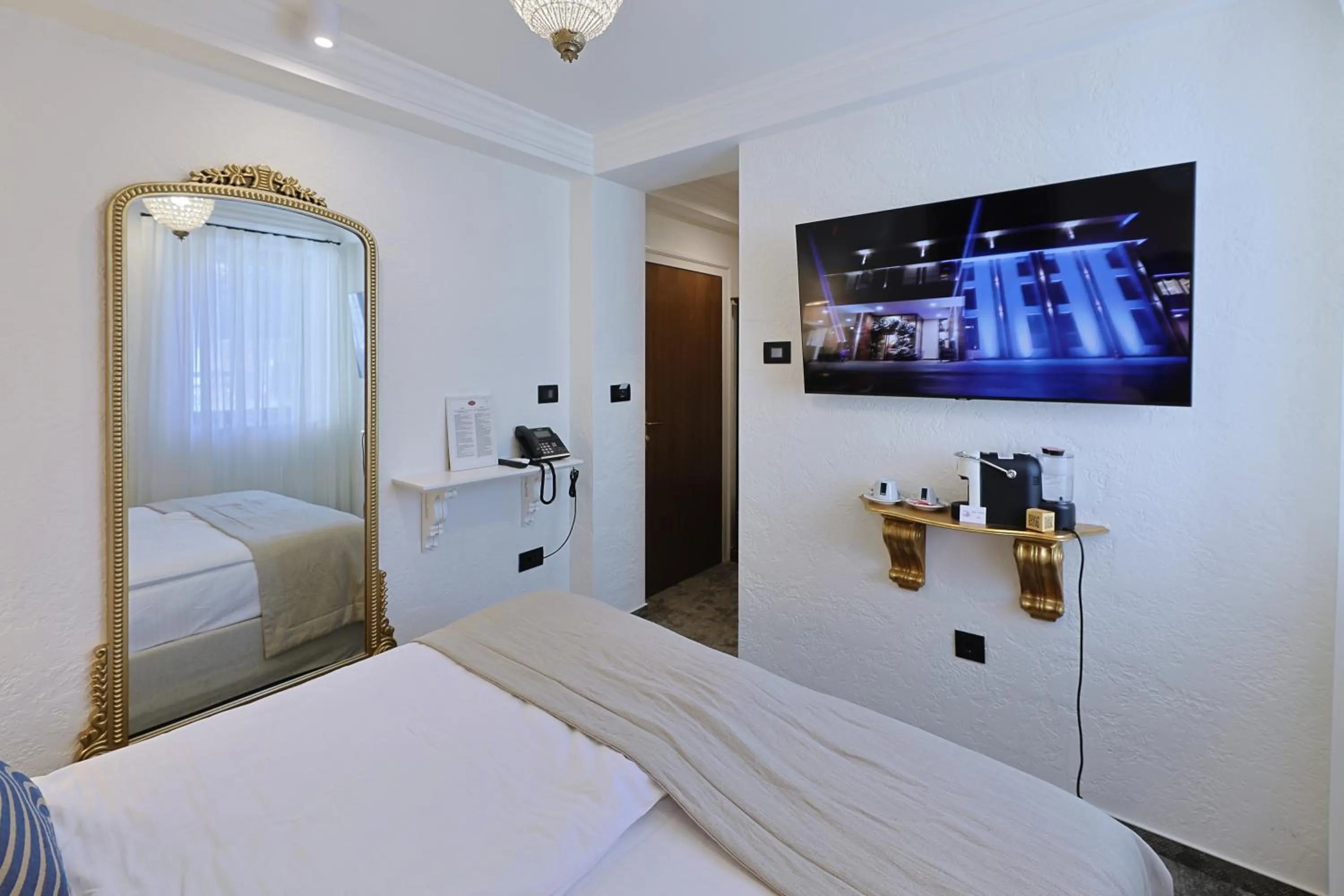 Bathroom, Bed in Integra Hotel