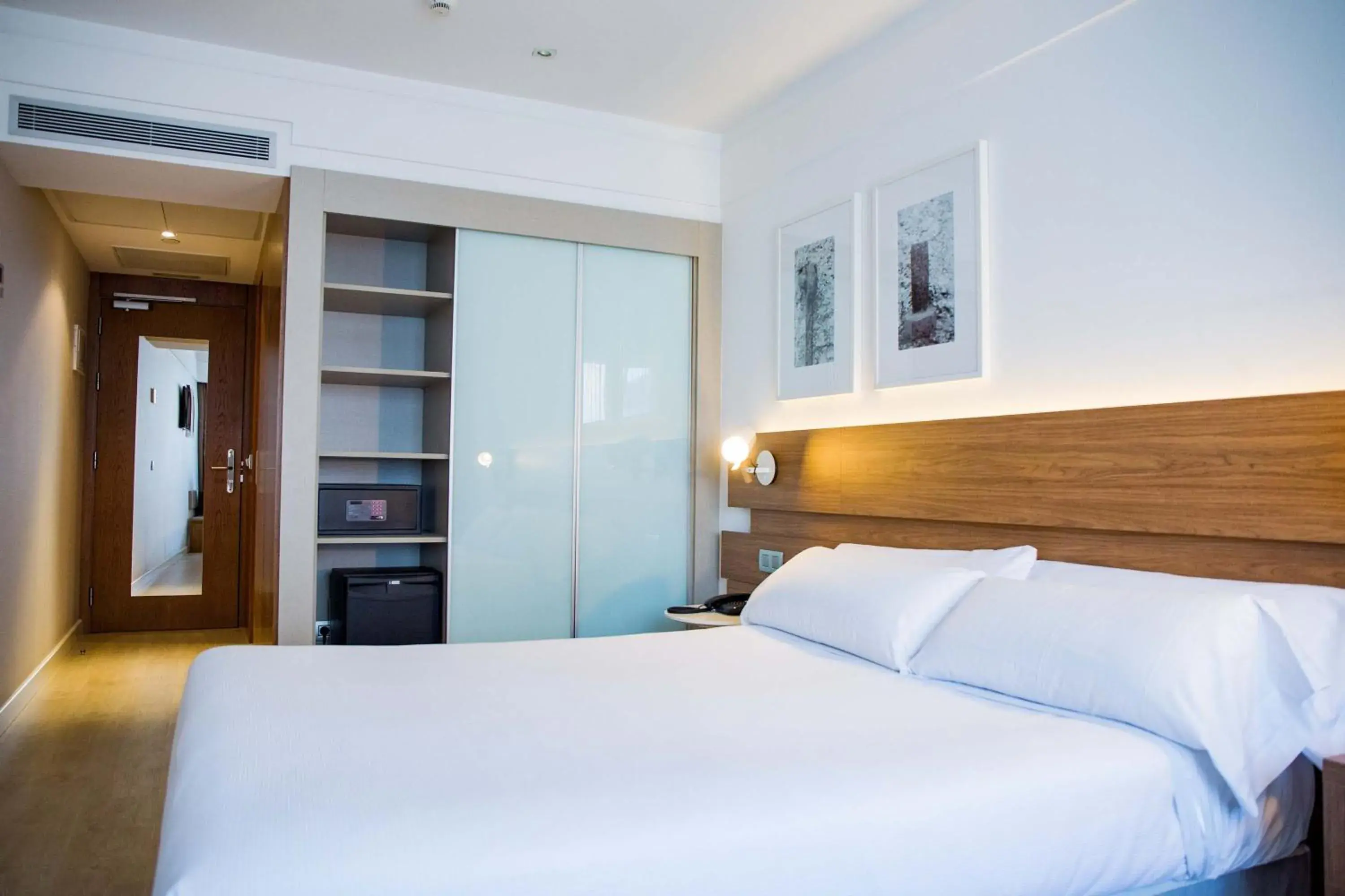 Photo of the whole room, Bed in Hotel Gelmírez Photo of the whole room, Bed in Hotel Gelmírez