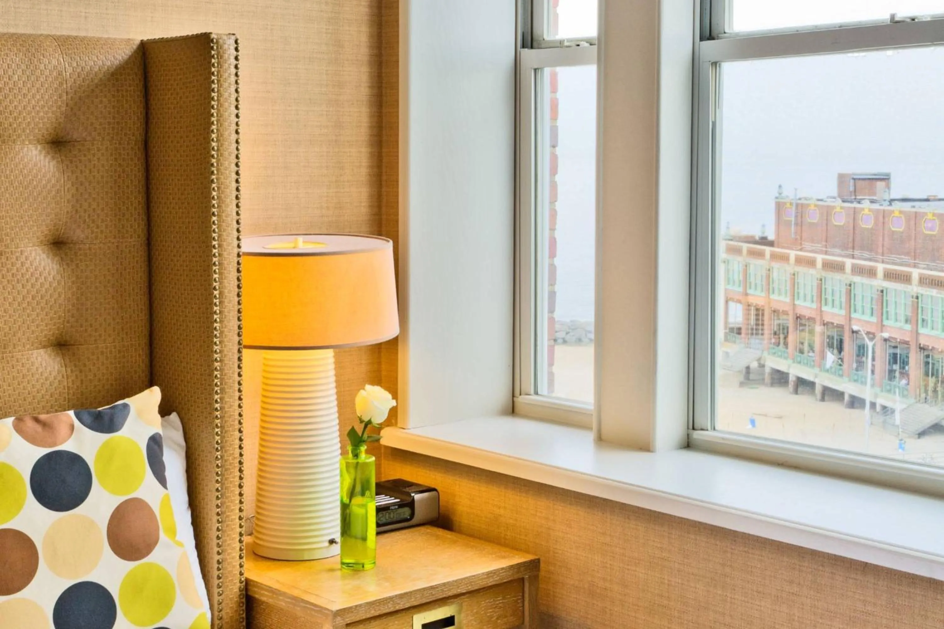 View (from property/room), Bed in Berkeley Oceanfront Hotel