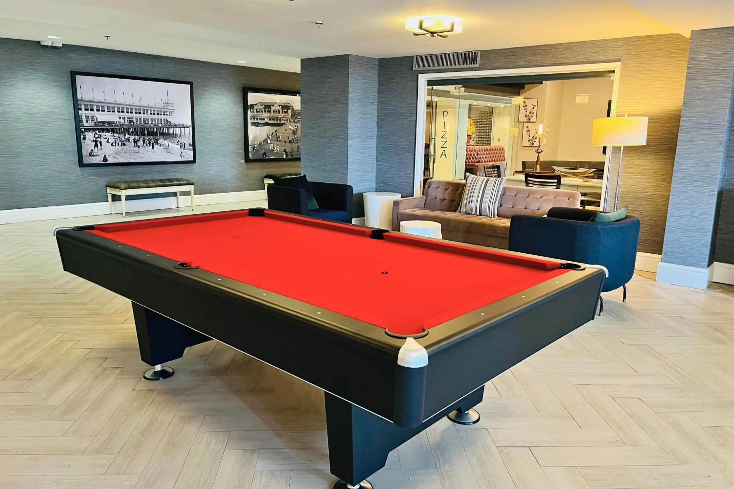 Communal lounge/ TV room in Berkeley Oceanfront Hotel