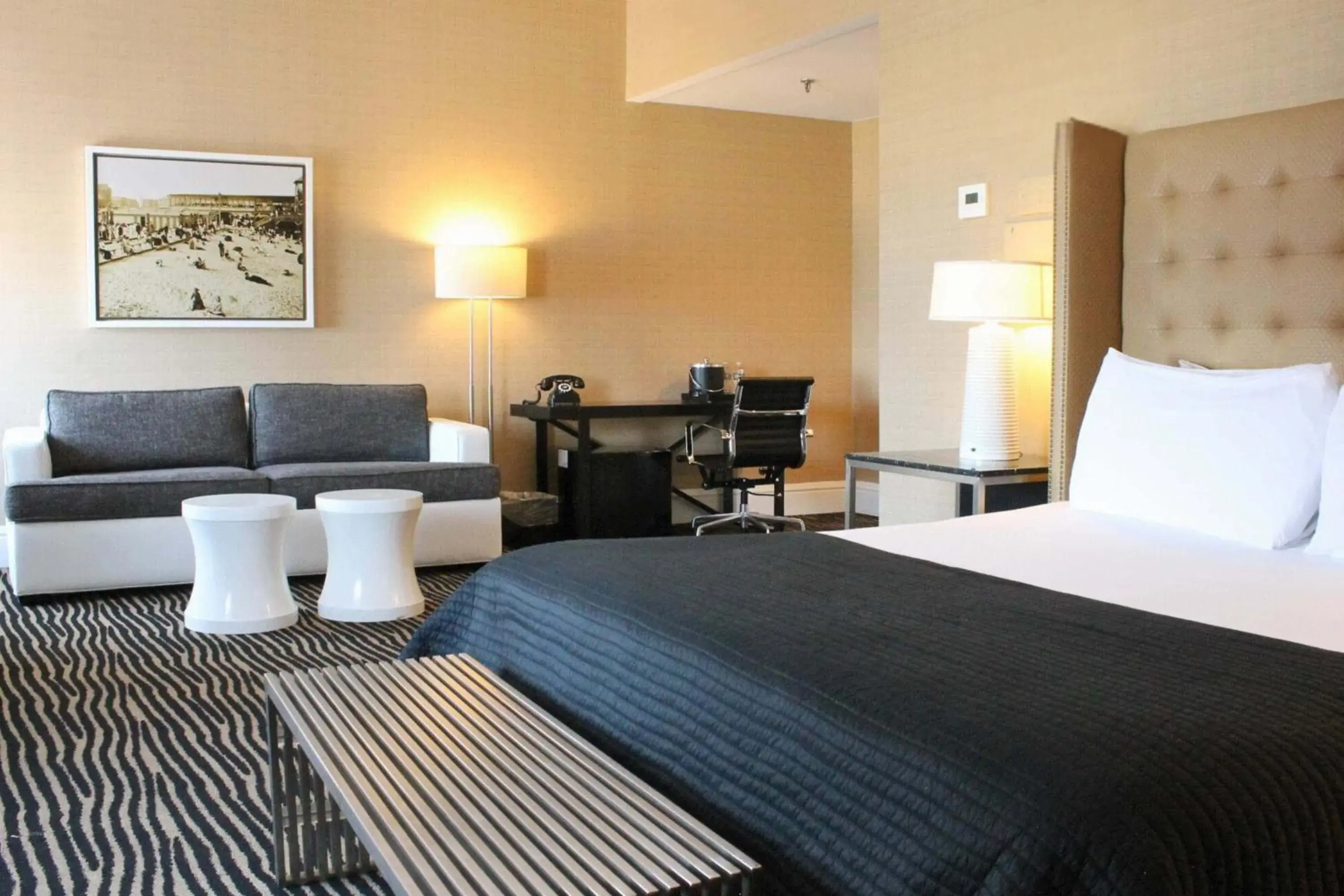 Deluxe King Room in Berkeley Oceanfront Hotel Deluxe King Room in Berkeley Oceanfront Hotel