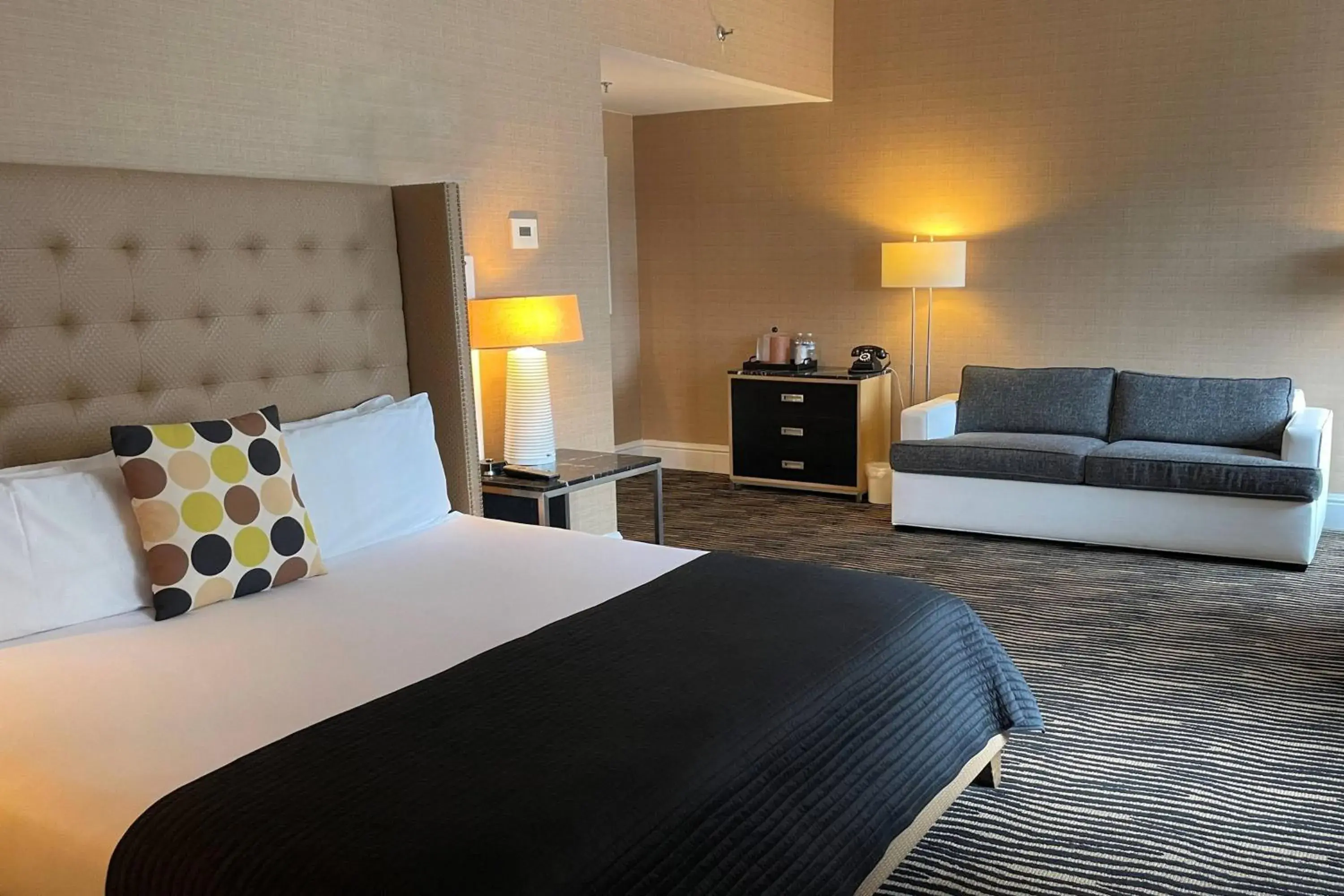 Deluxe King Room with Partial Ocean View in Berkeley Oceanfront Hotel Deluxe King Room with Partial Ocean View in Berkeley Oceanfront Hotel