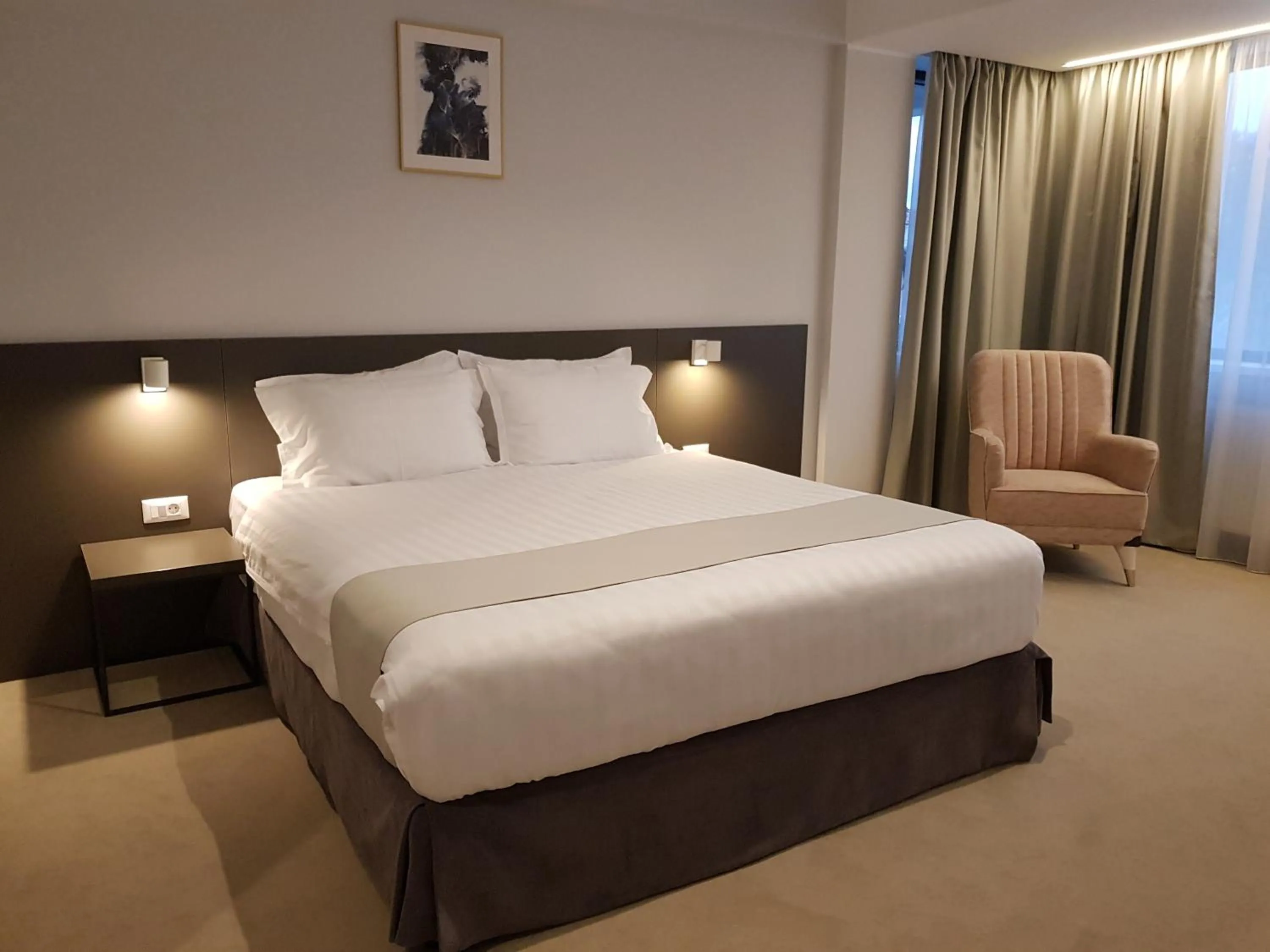 Photo of the whole room, Bed in NOVO Boutique
