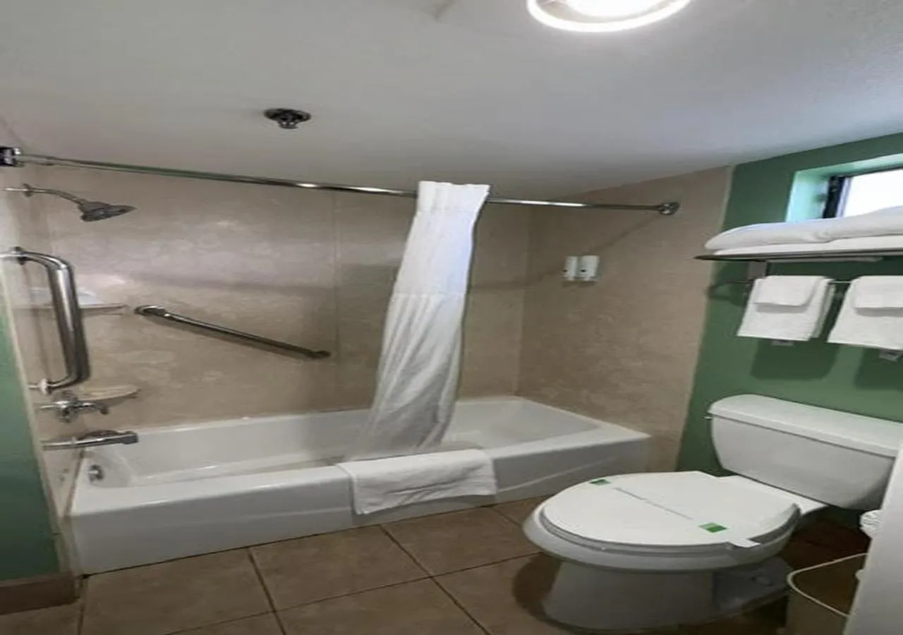 Bathroom in Quality Inn Hemet - San Jacinto