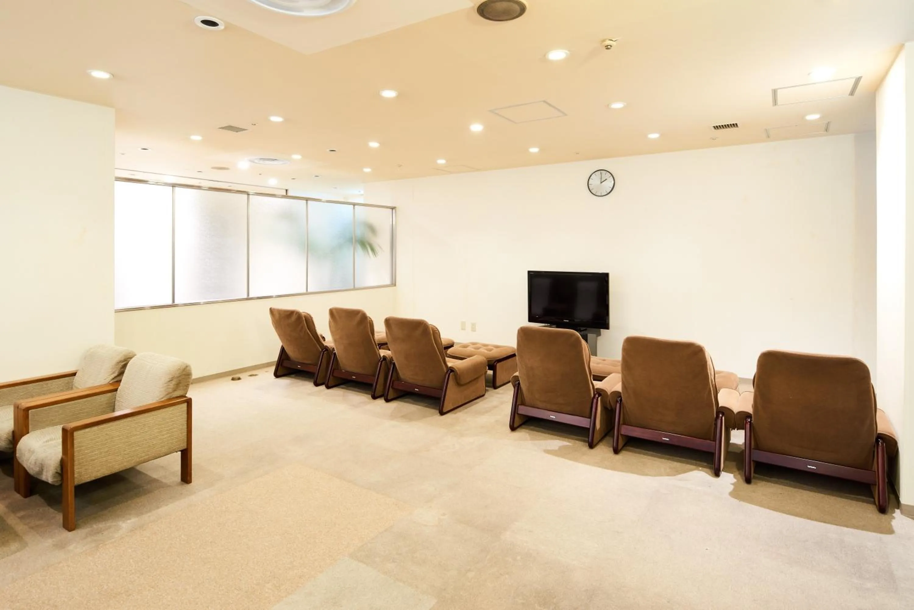 Communal lounge/ TV room in Marroad Inn Hachioji