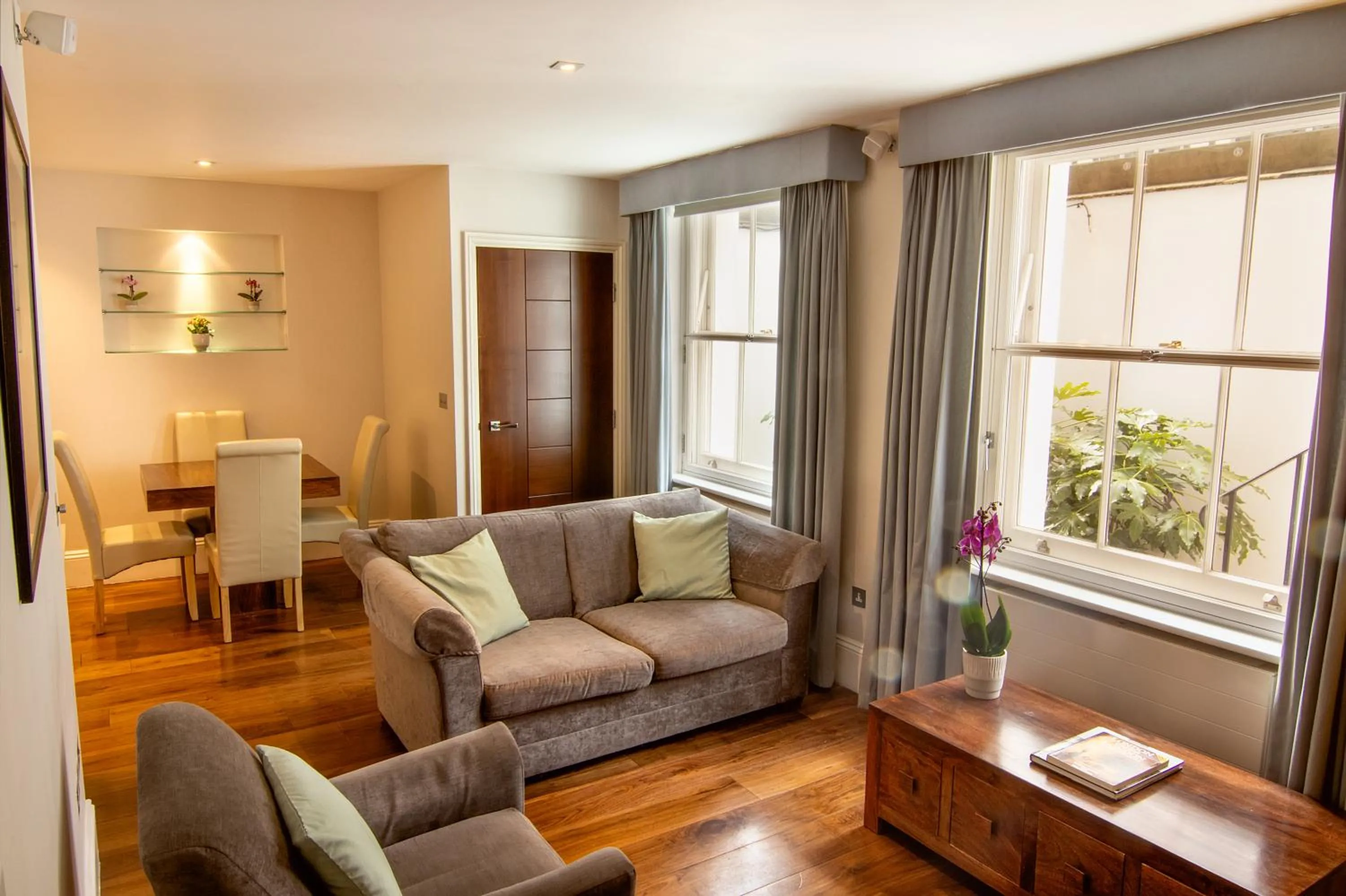 Living room in Tavistock Place Apartments