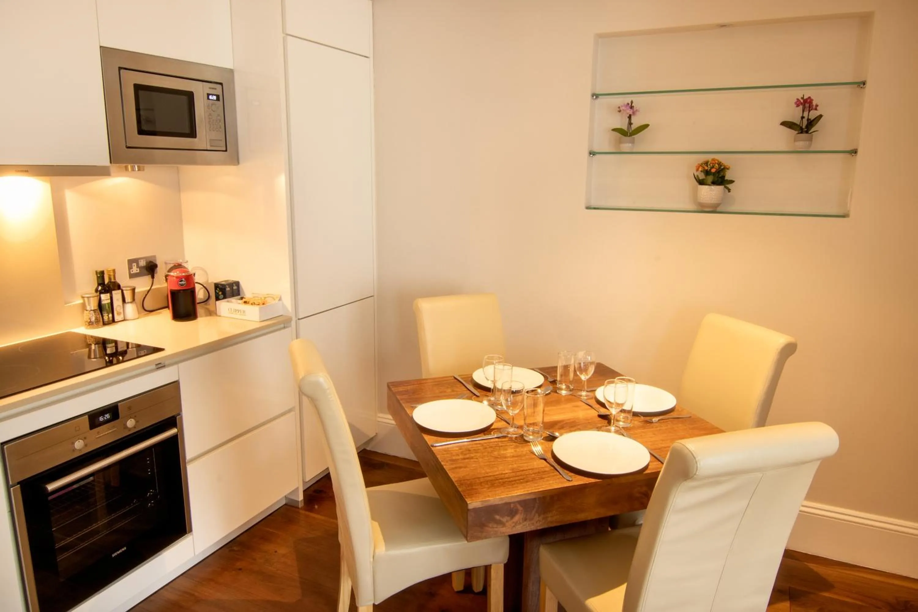 Dining area in Tavistock Place Apartments