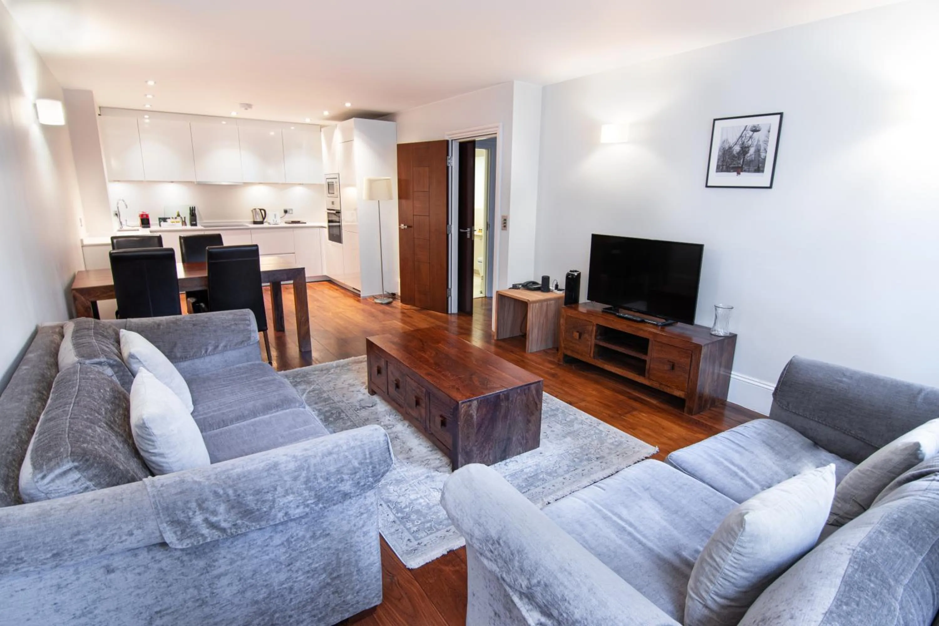 Living room in Tavistock Place Apartments