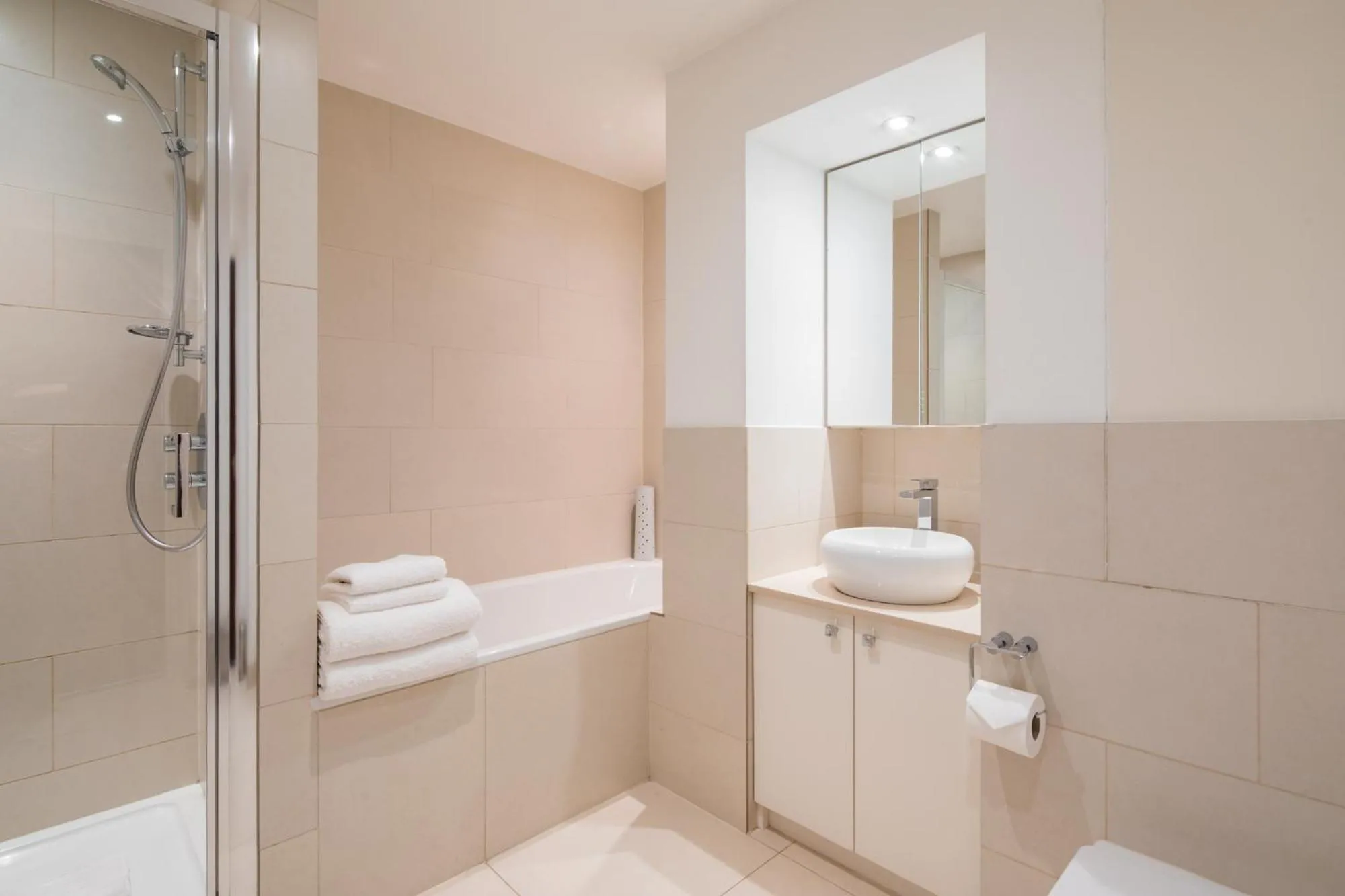 Bathroom in Tavistock Place Apartments