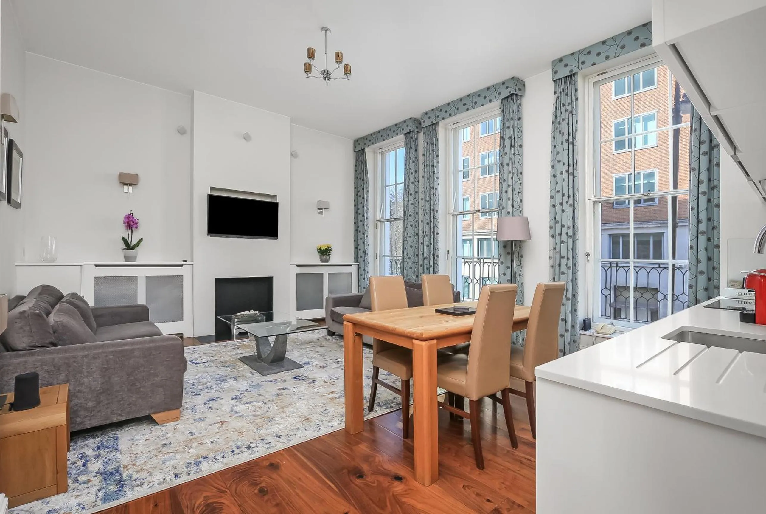 Living room in Tavistock Place Apartments