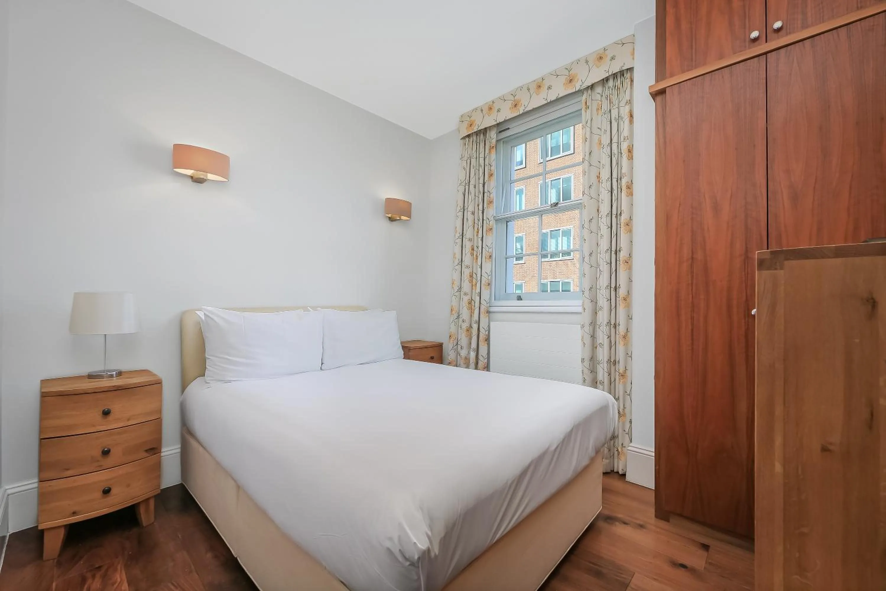 Bedroom, Bed in Tavistock Place Apartments