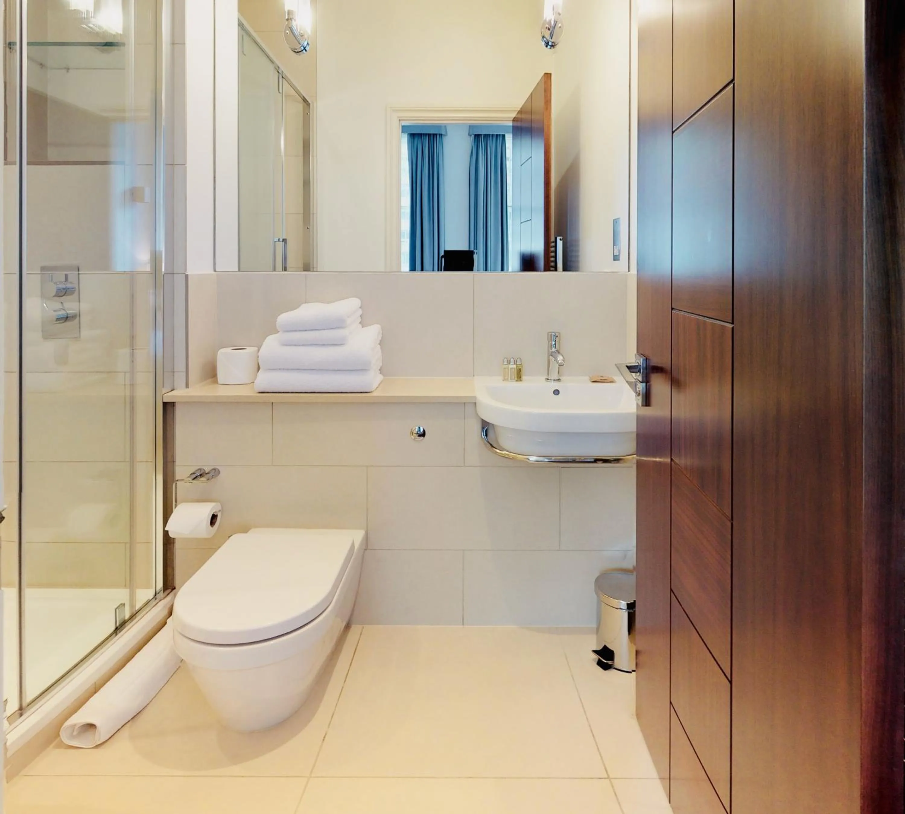 Bathroom in Tavistock Place Apartments